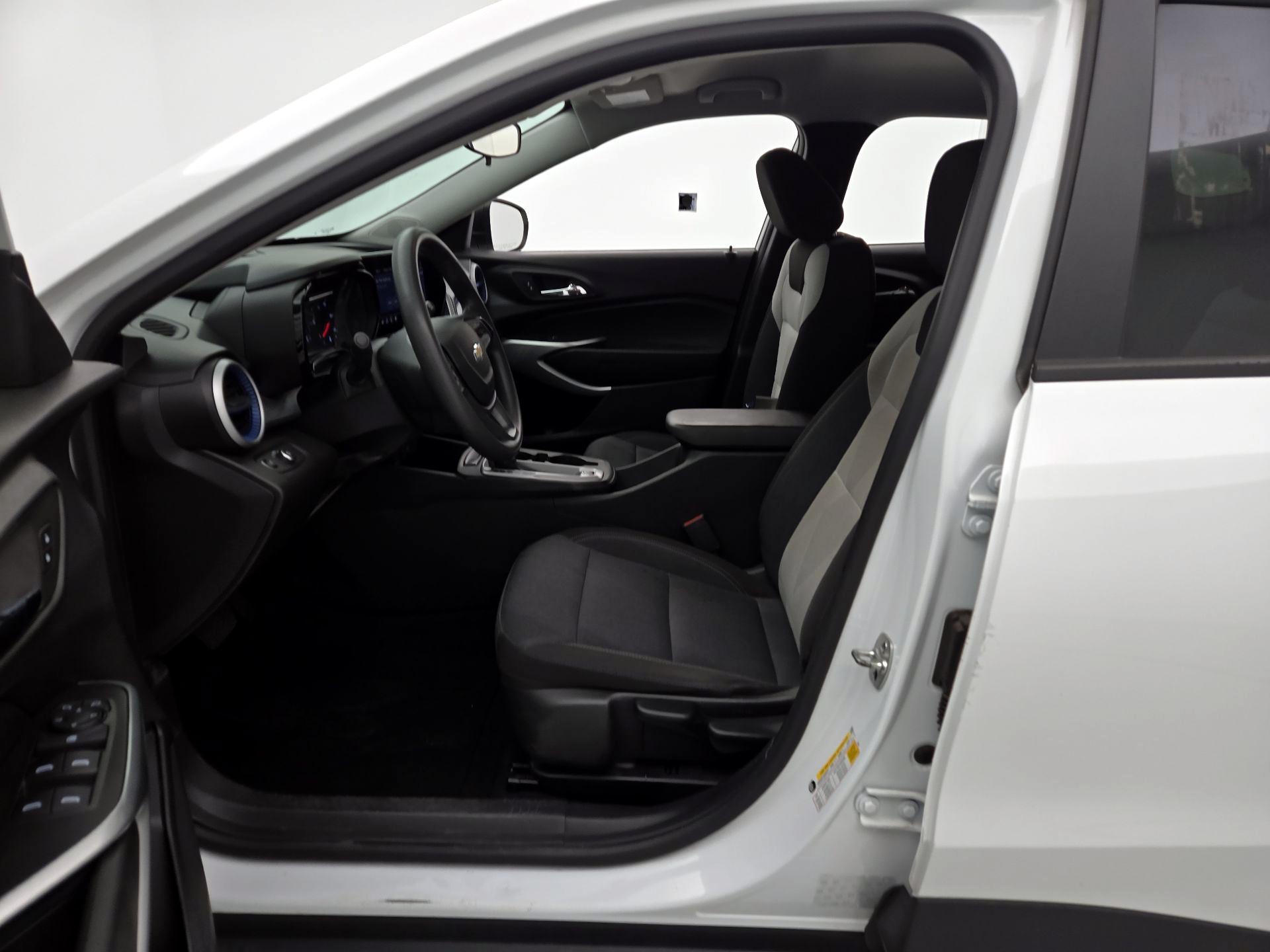 Thumbnail: 2024 Chevrolet Trax - 11