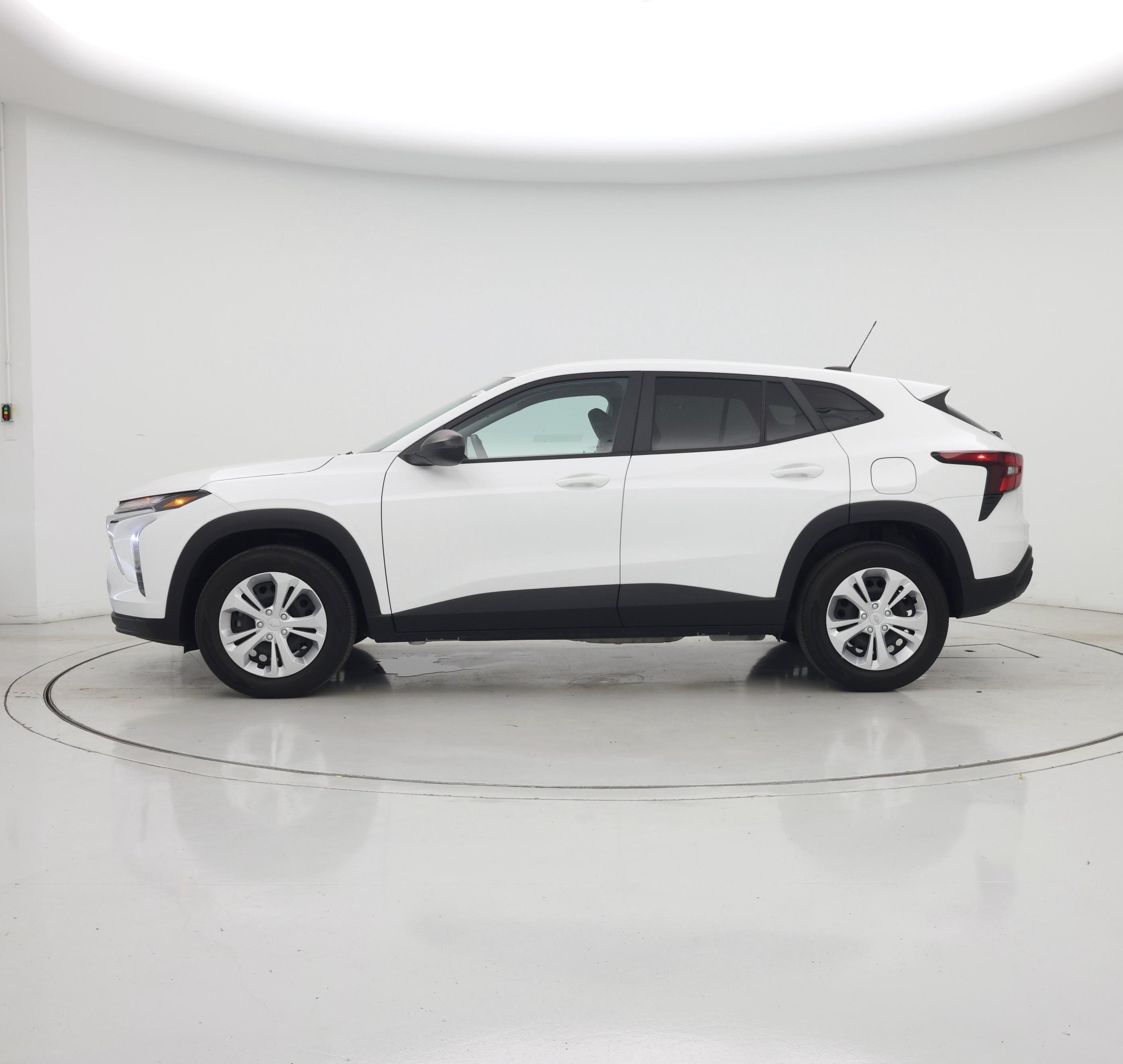 Thumbnail: 2024 Chevrolet Trax - 3