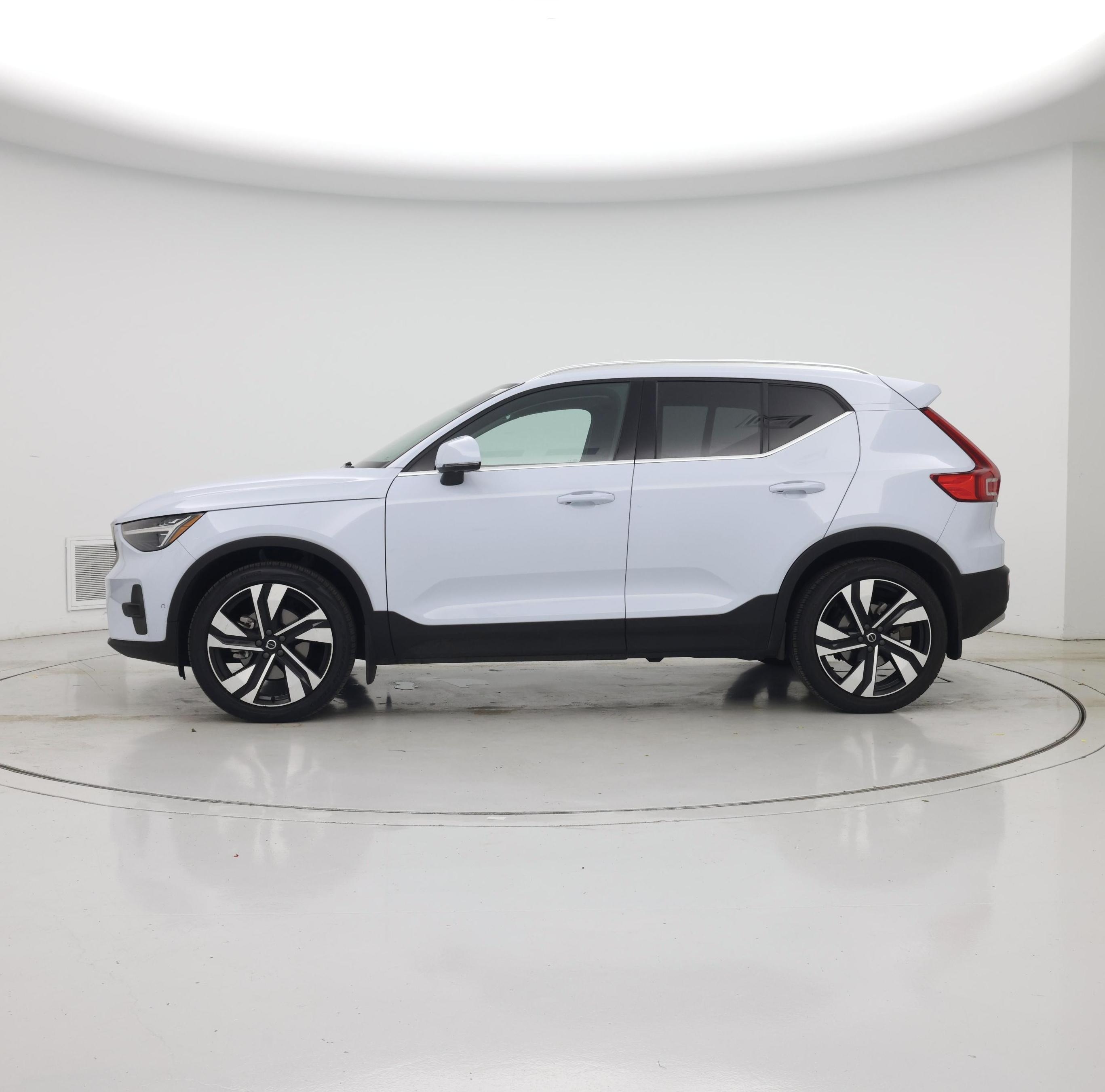 Thumbnail: 2024 Volvo XC40 - 3