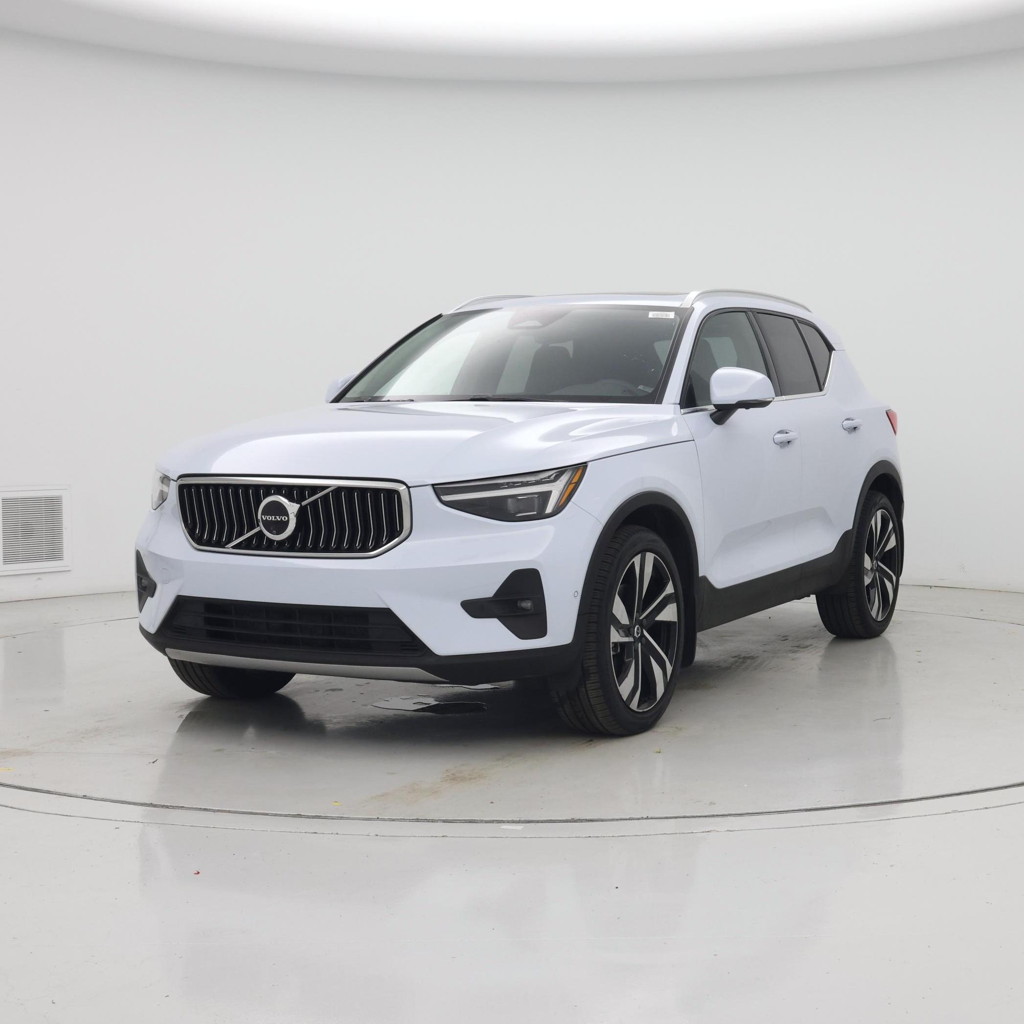 Thumbnail: 2024 Volvo XC40 - 4