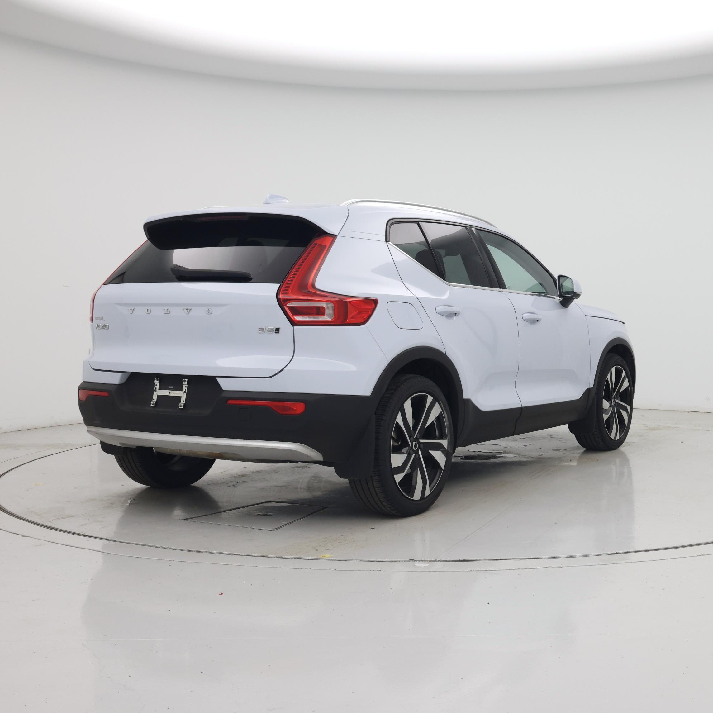 Thumbnail: 2024 Volvo XC40 - 8