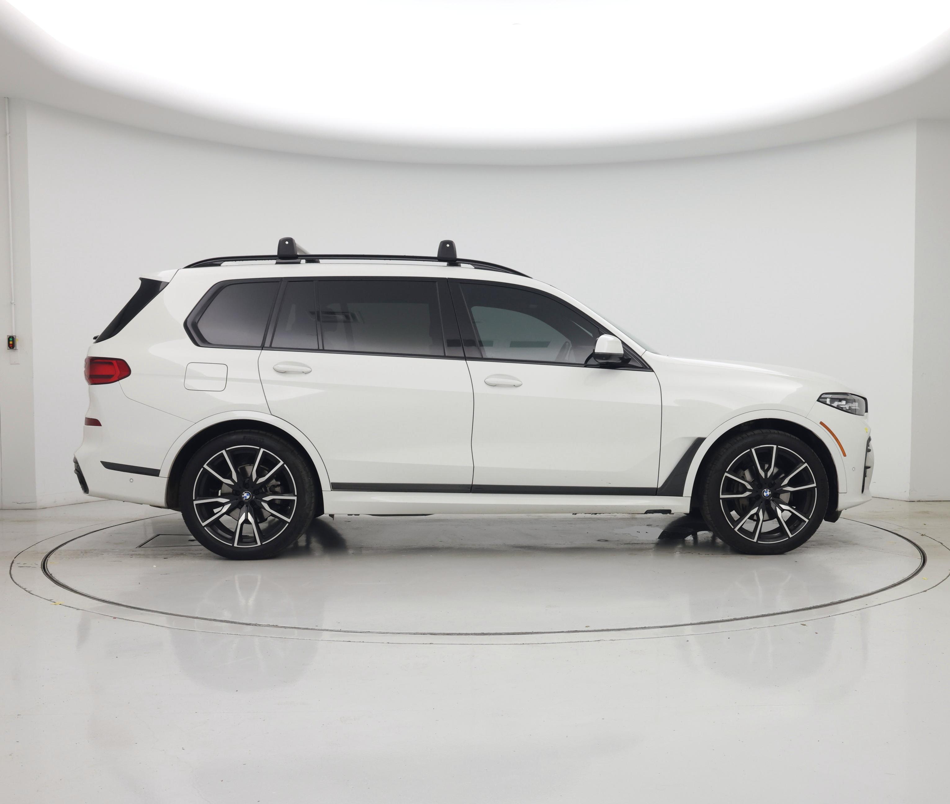 Thumbnail: 2021 BMW X7 - 7