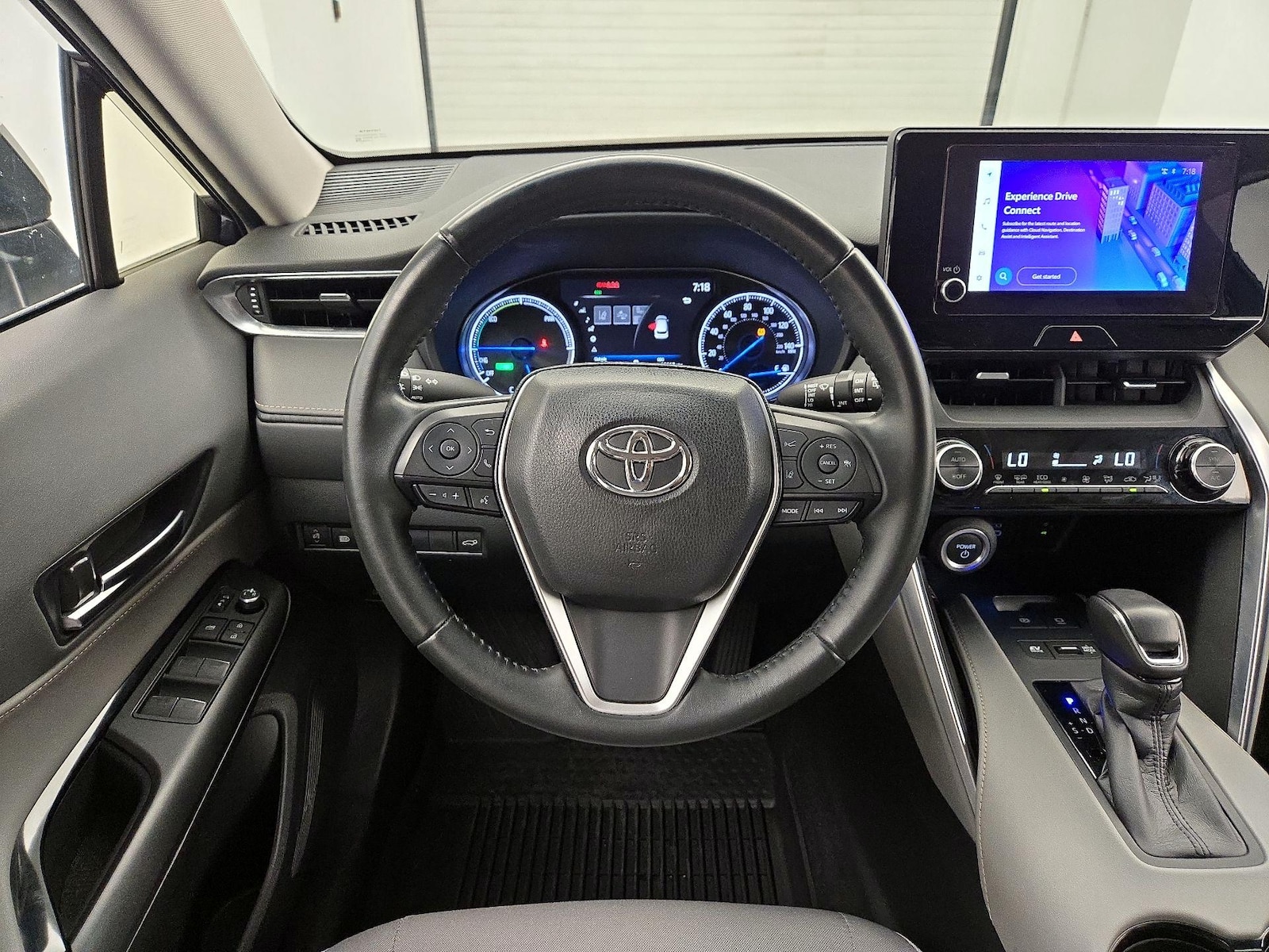 2024 Toyota Venza LE - Photo 11