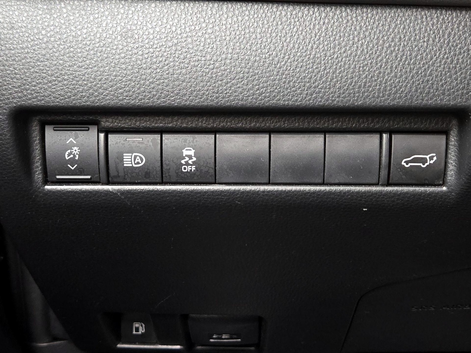 2024 Toyota Venza LE - Photo 14