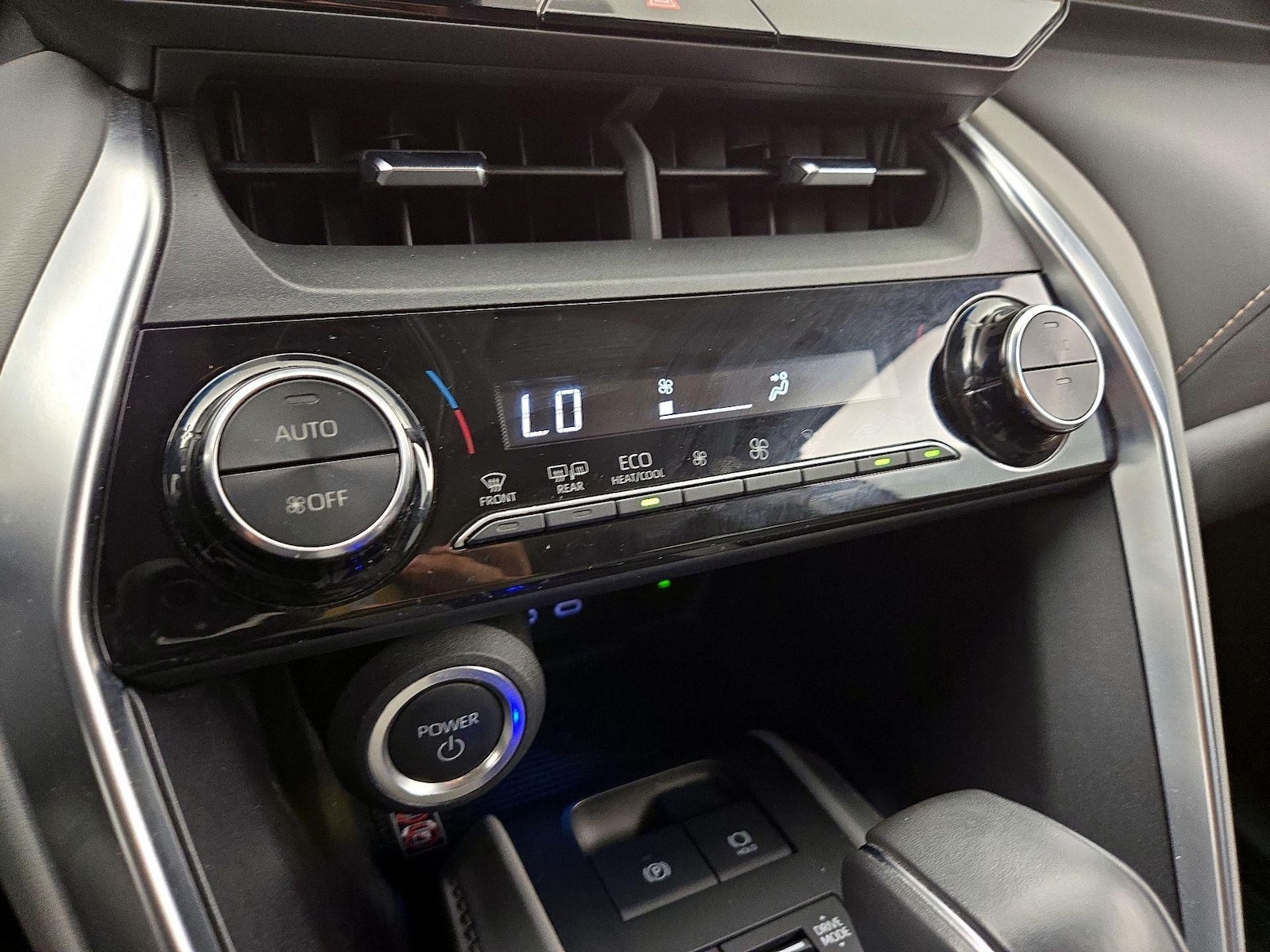 2024 Toyota Venza LE - Photo 17