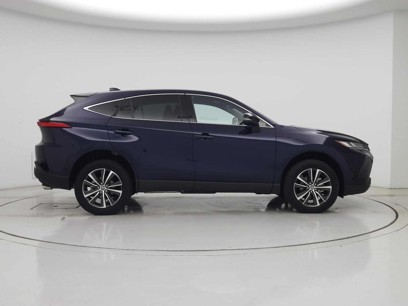 2024 Toyota Venza LE - Photo 8