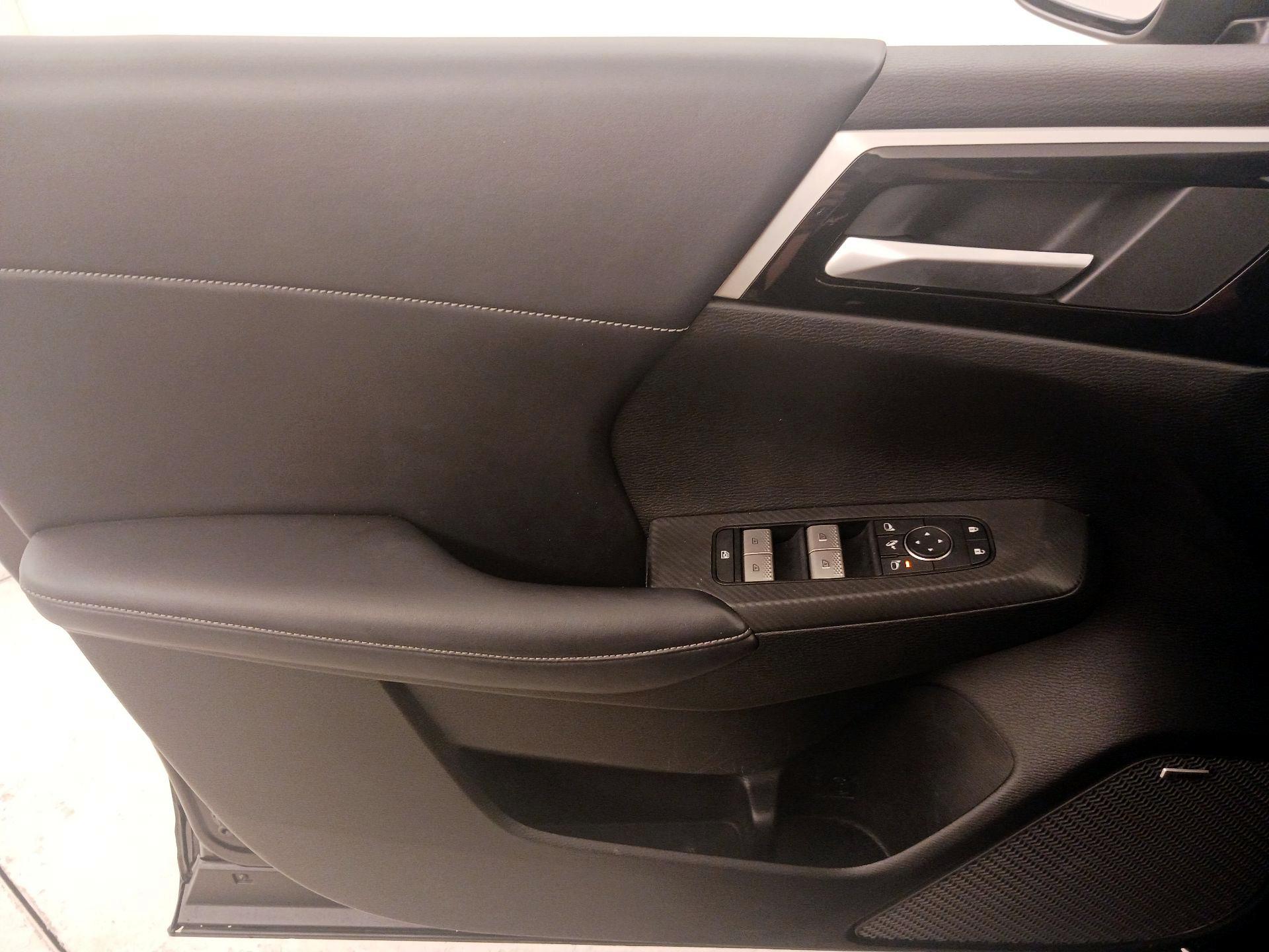 Thumbnail: 2025 Mitsubishi Outlander - 12