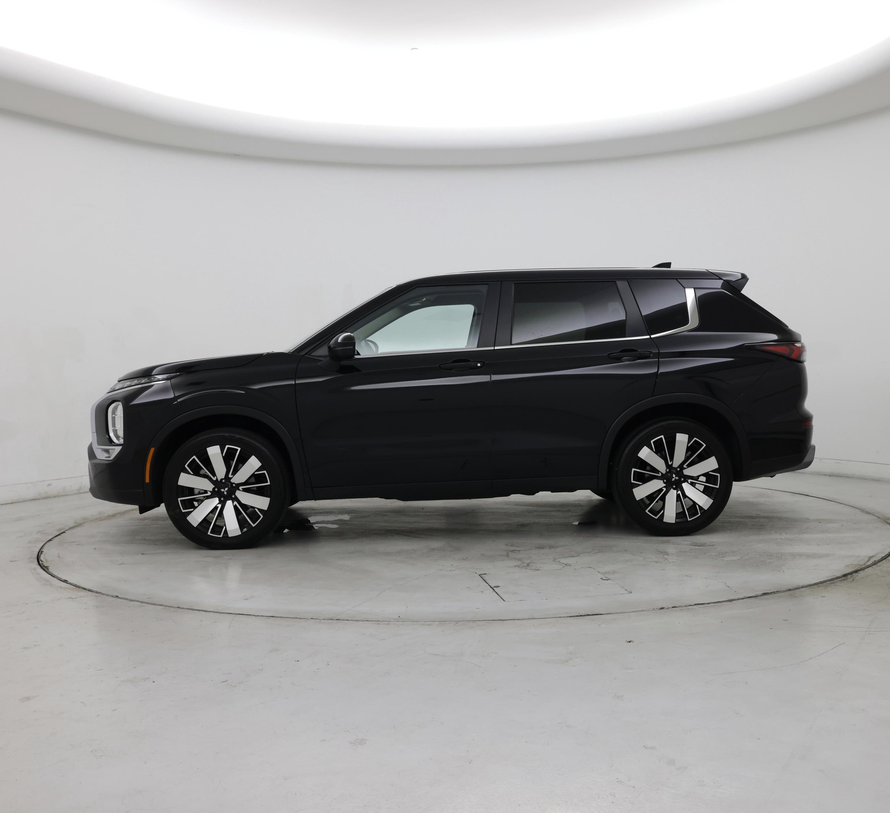 Thumbnail: 2025 Mitsubishi Outlander - 3