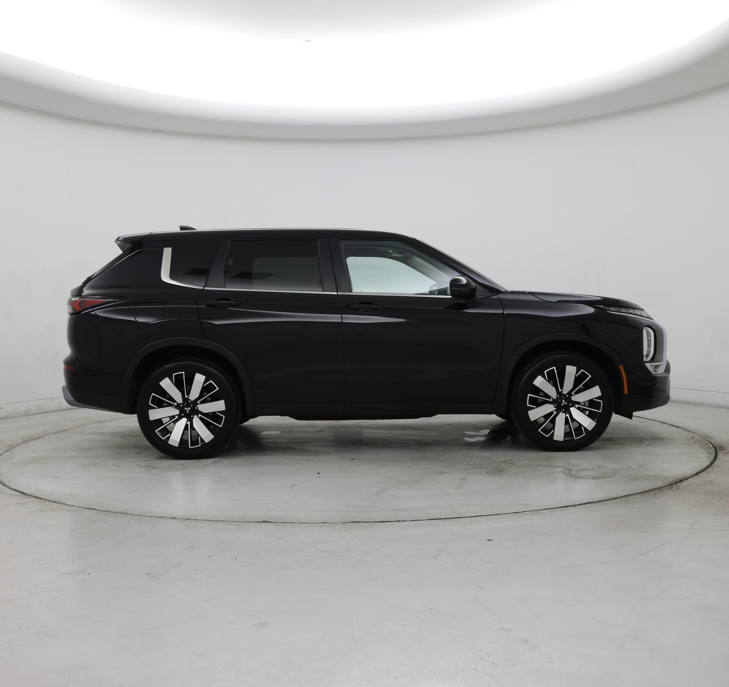 Thumbnail: 2025 Mitsubishi Outlander - 7