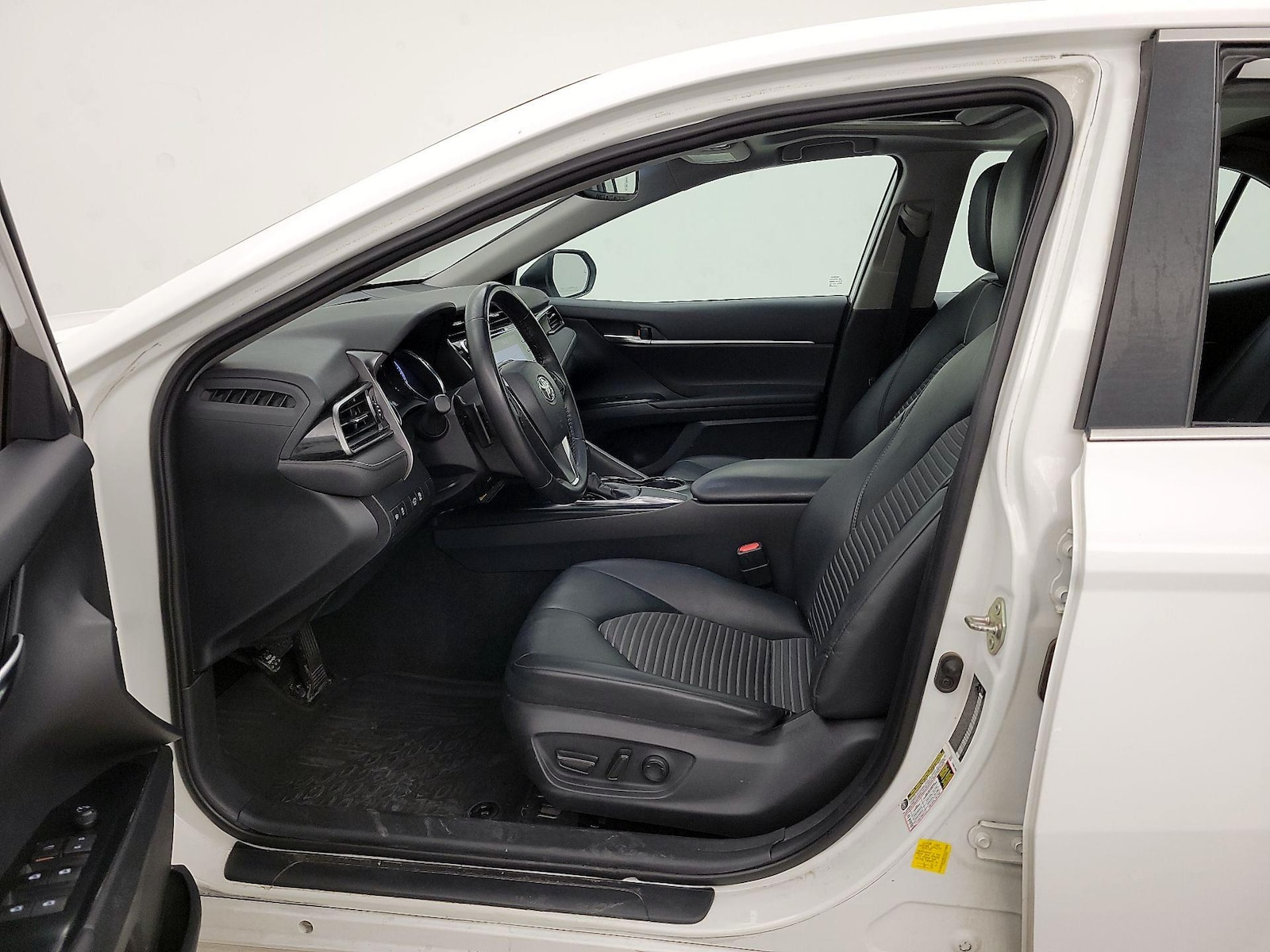 2019 Toyota Camry SE - Photo 12
