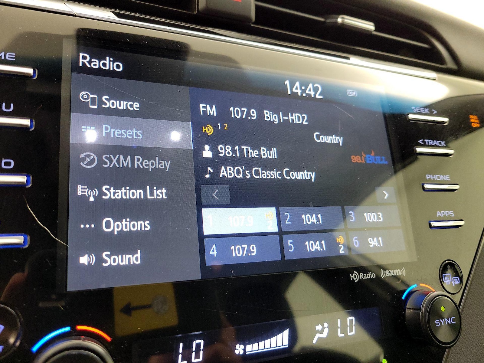 2019 Toyota Camry SE - Photo 16