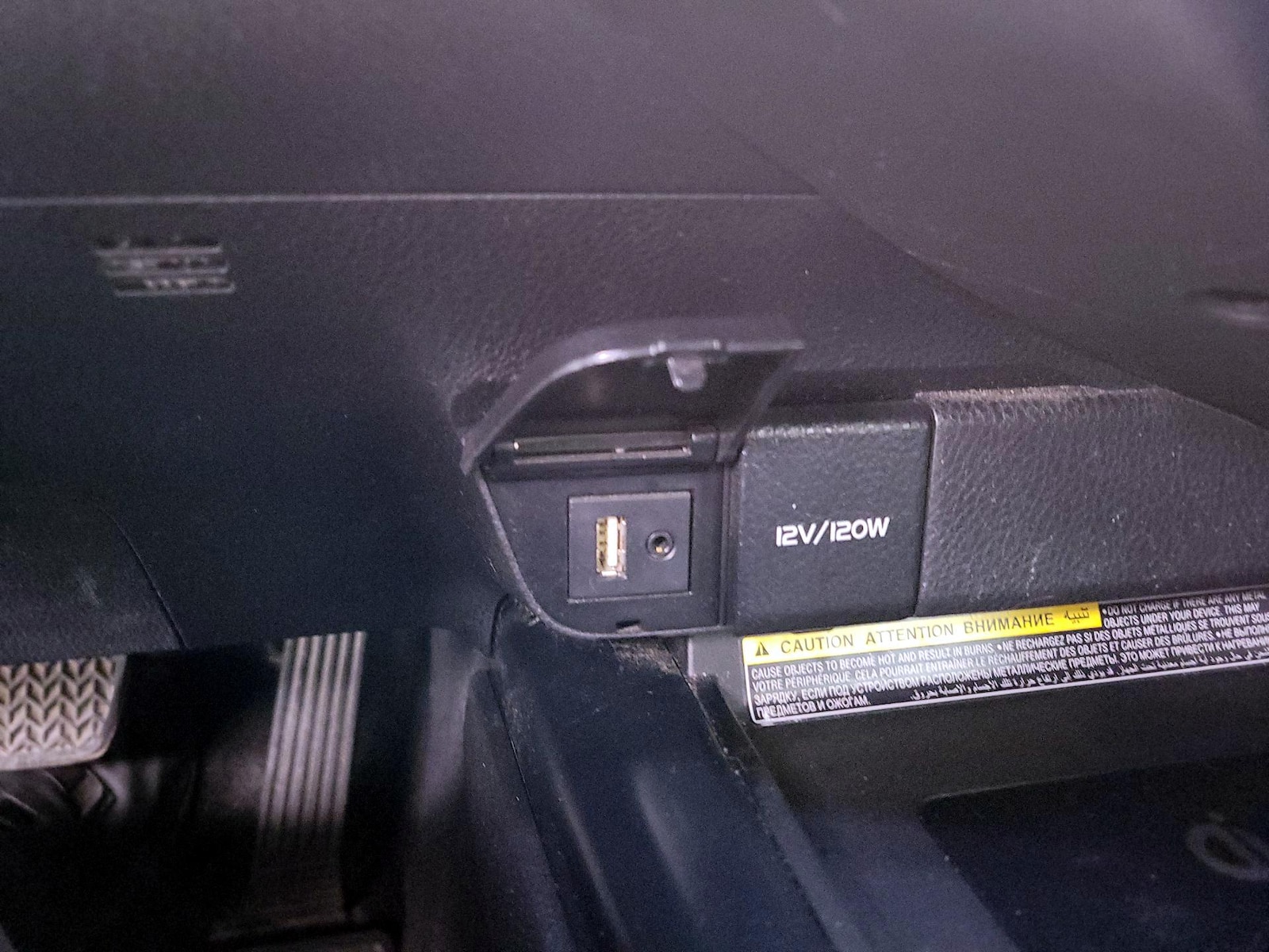 2019 Toyota Camry SE - Photo 19