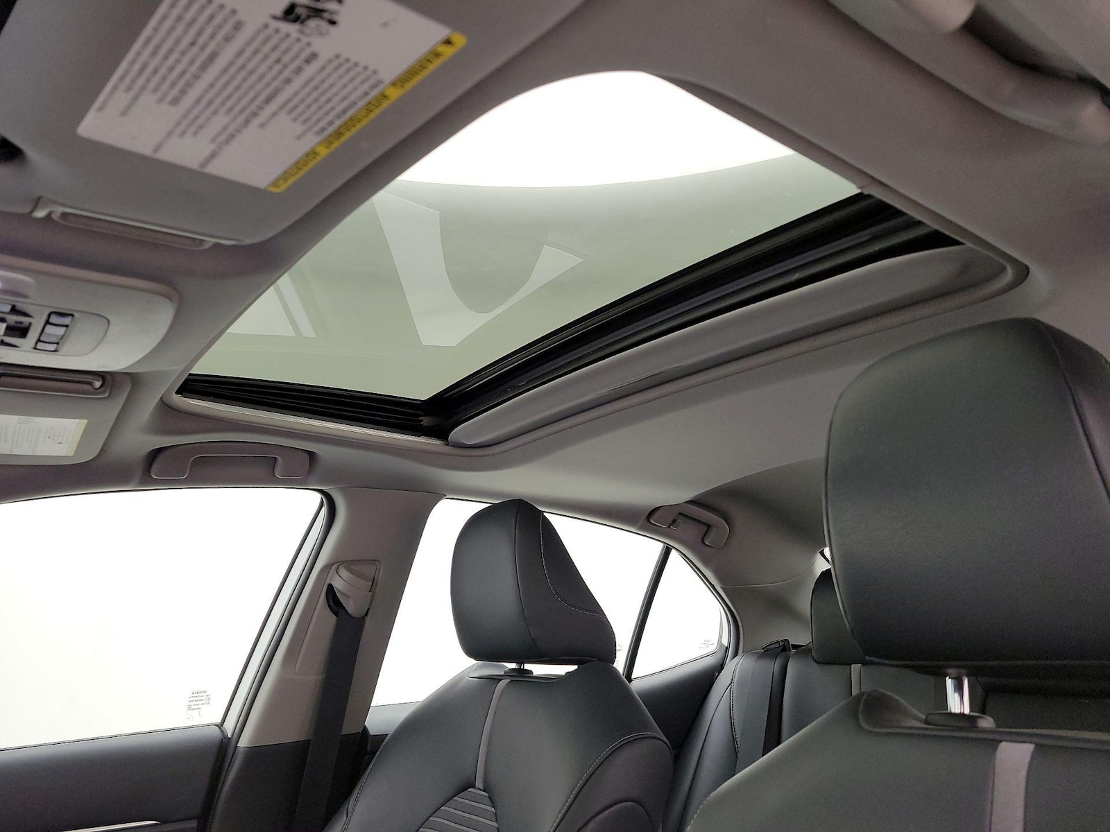 2019 Toyota Camry SE - Photo 20