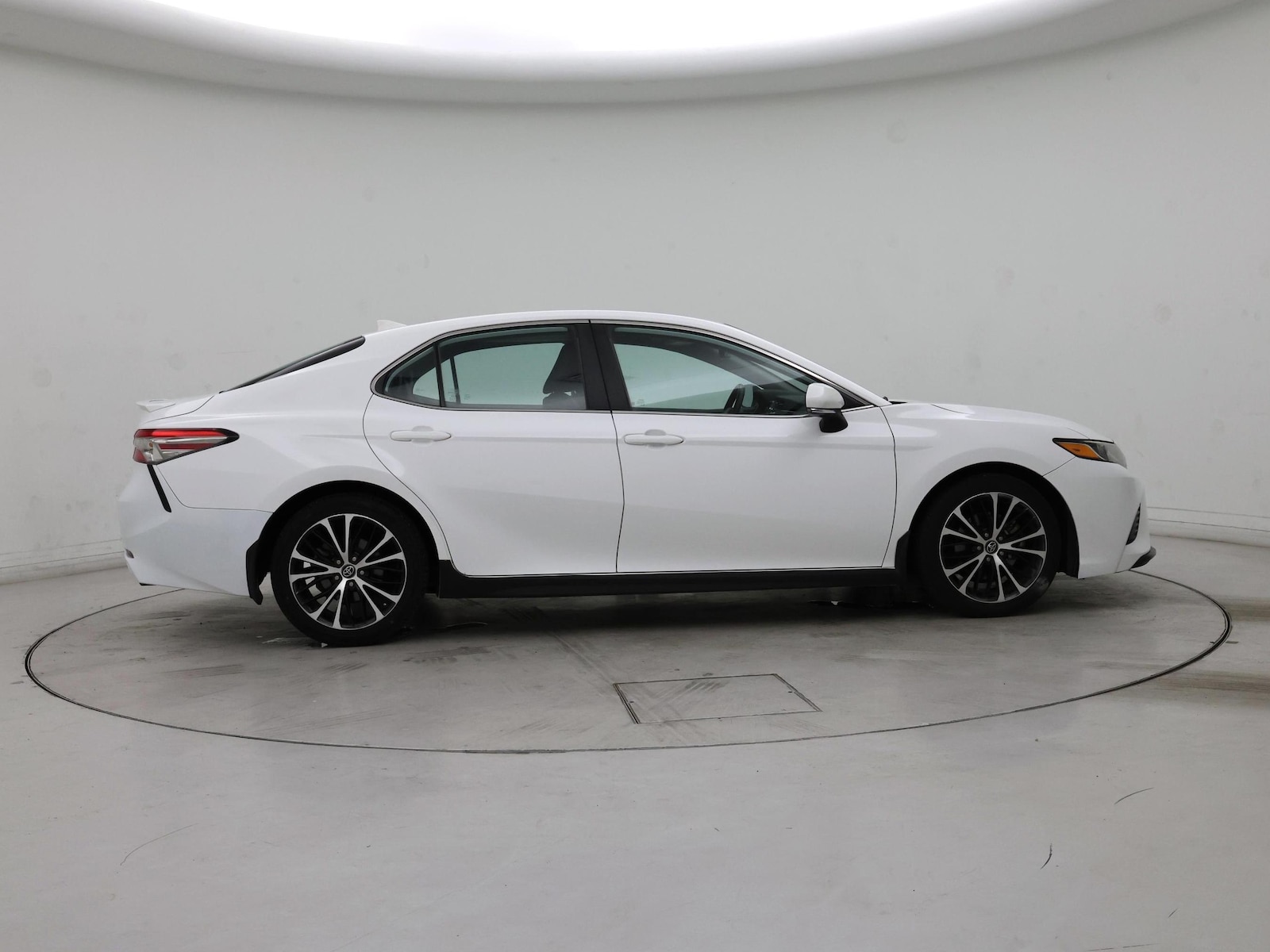 2019 Toyota Camry SE - Photo 8