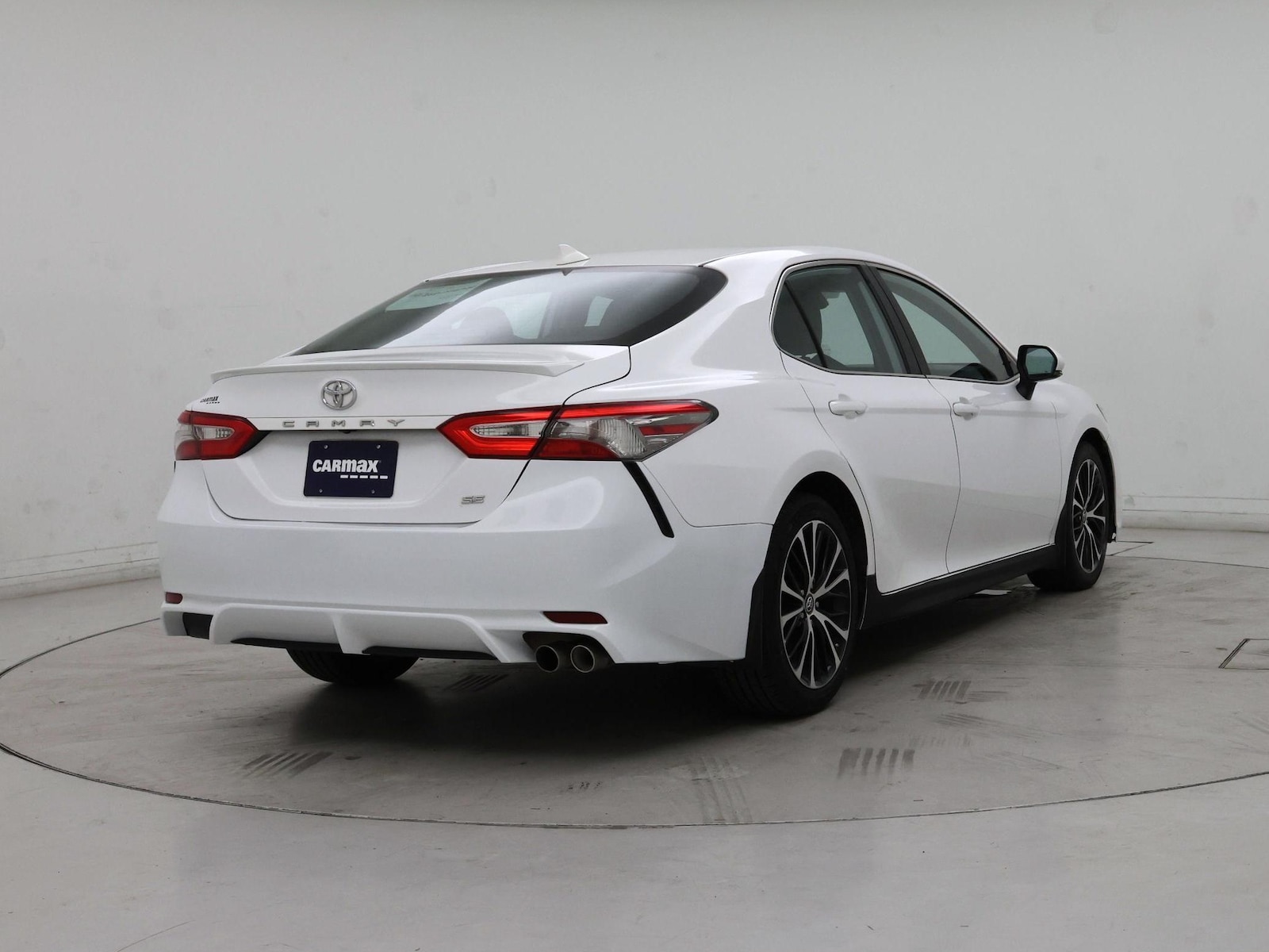2019 Toyota Camry SE - Photo 9