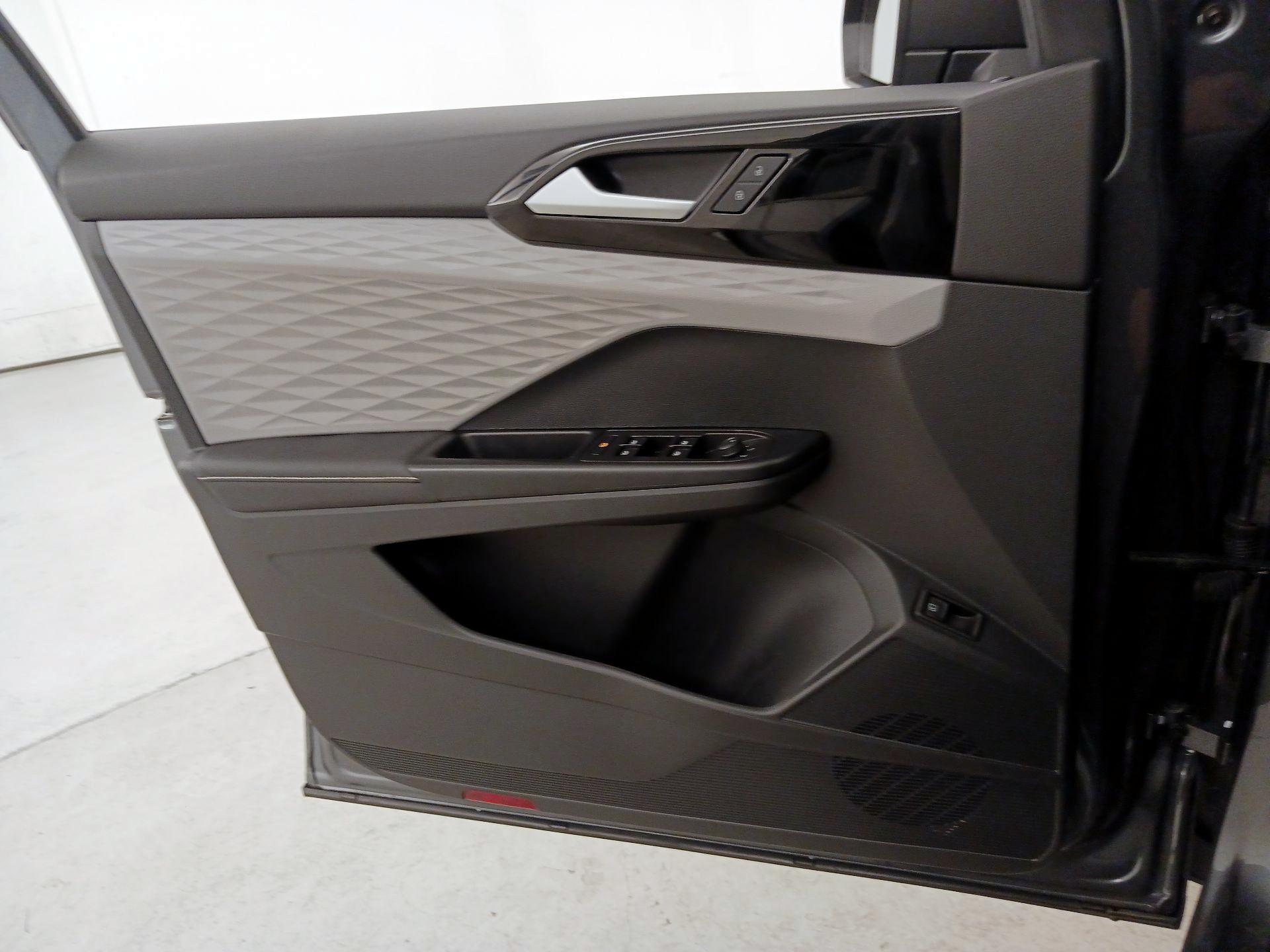 Thumbnail: 2024 Volkswagen Taos - 12
