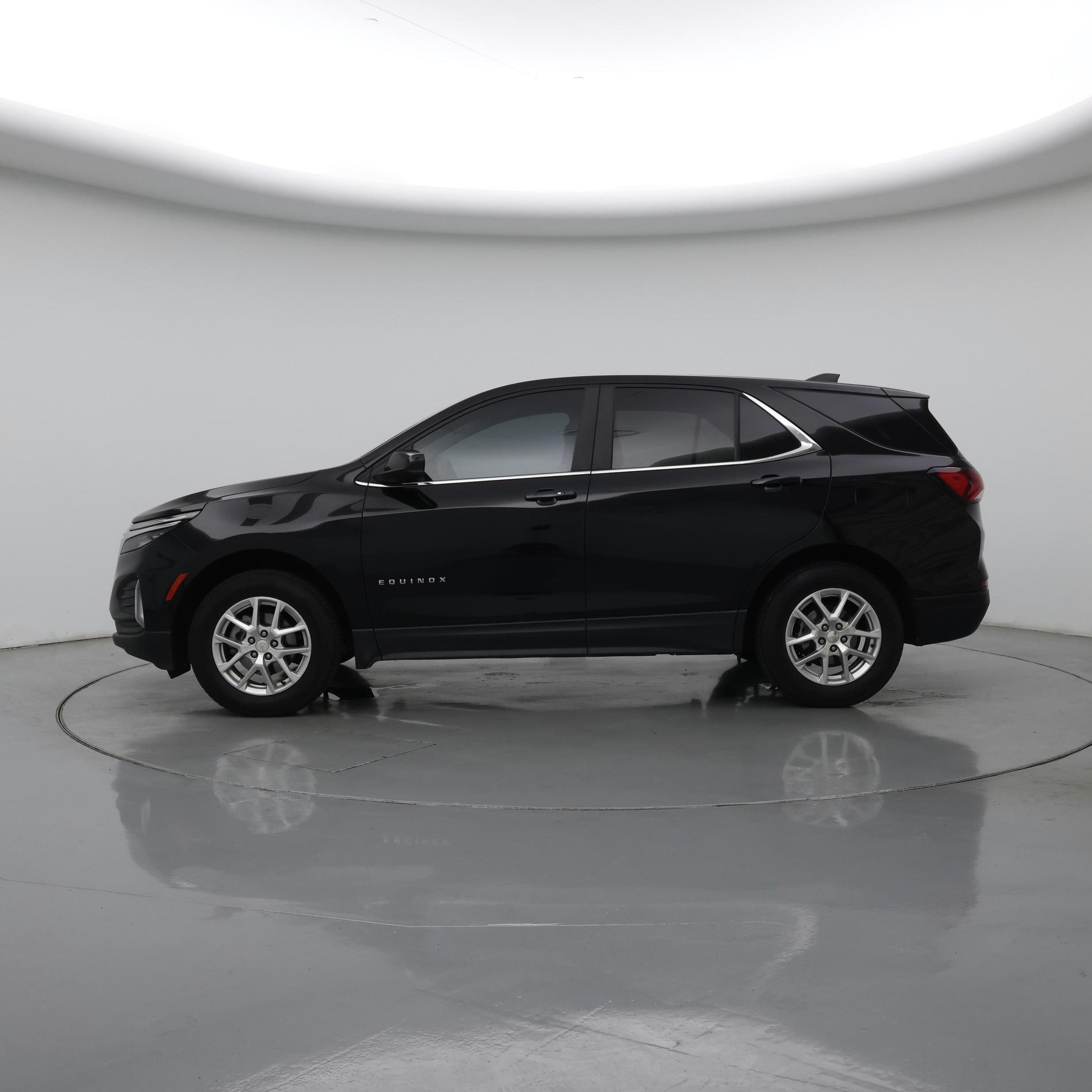 Thumbnail: 2022 Chevrolet Equinox - 3