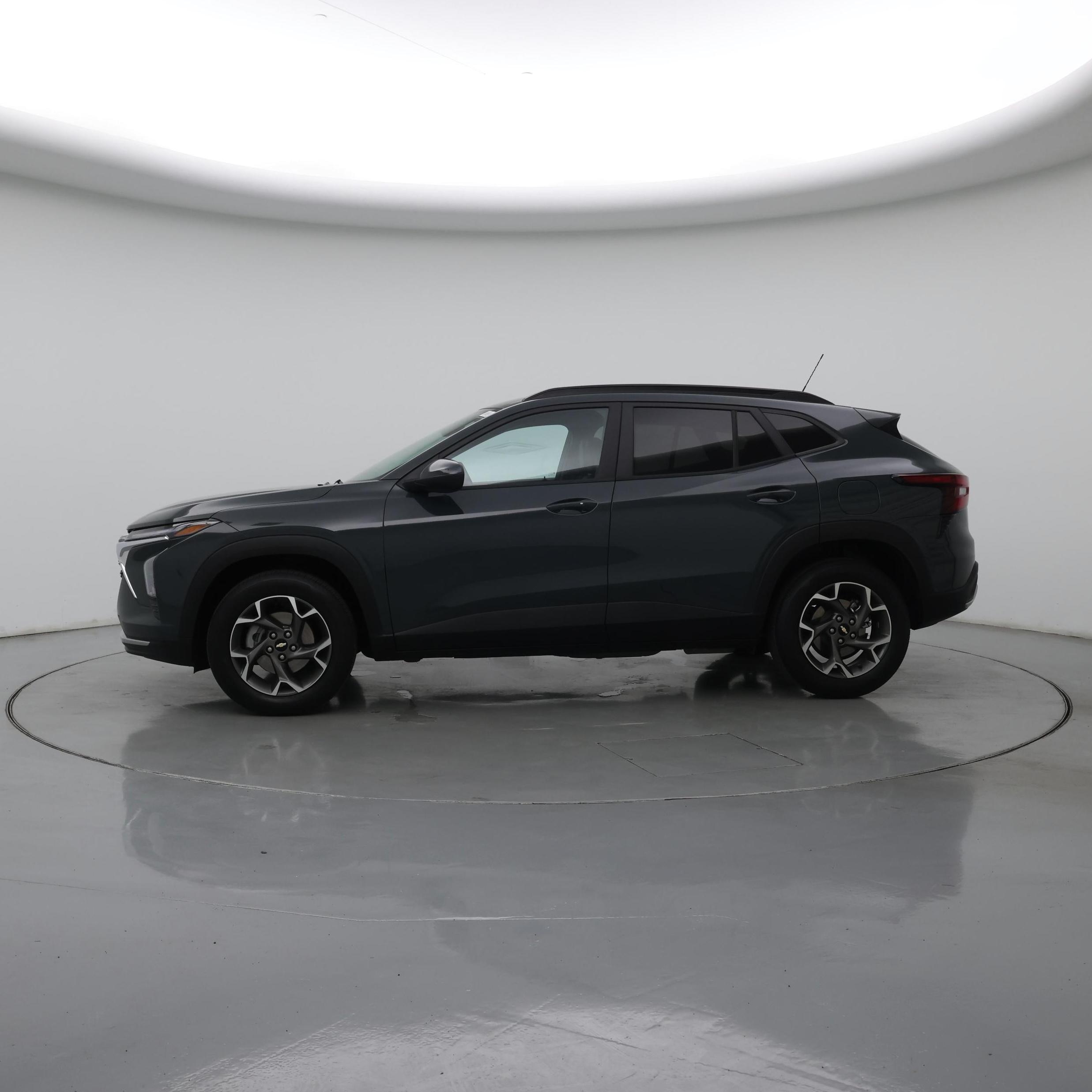Thumbnail: 2025 Chevrolet Trax - 3