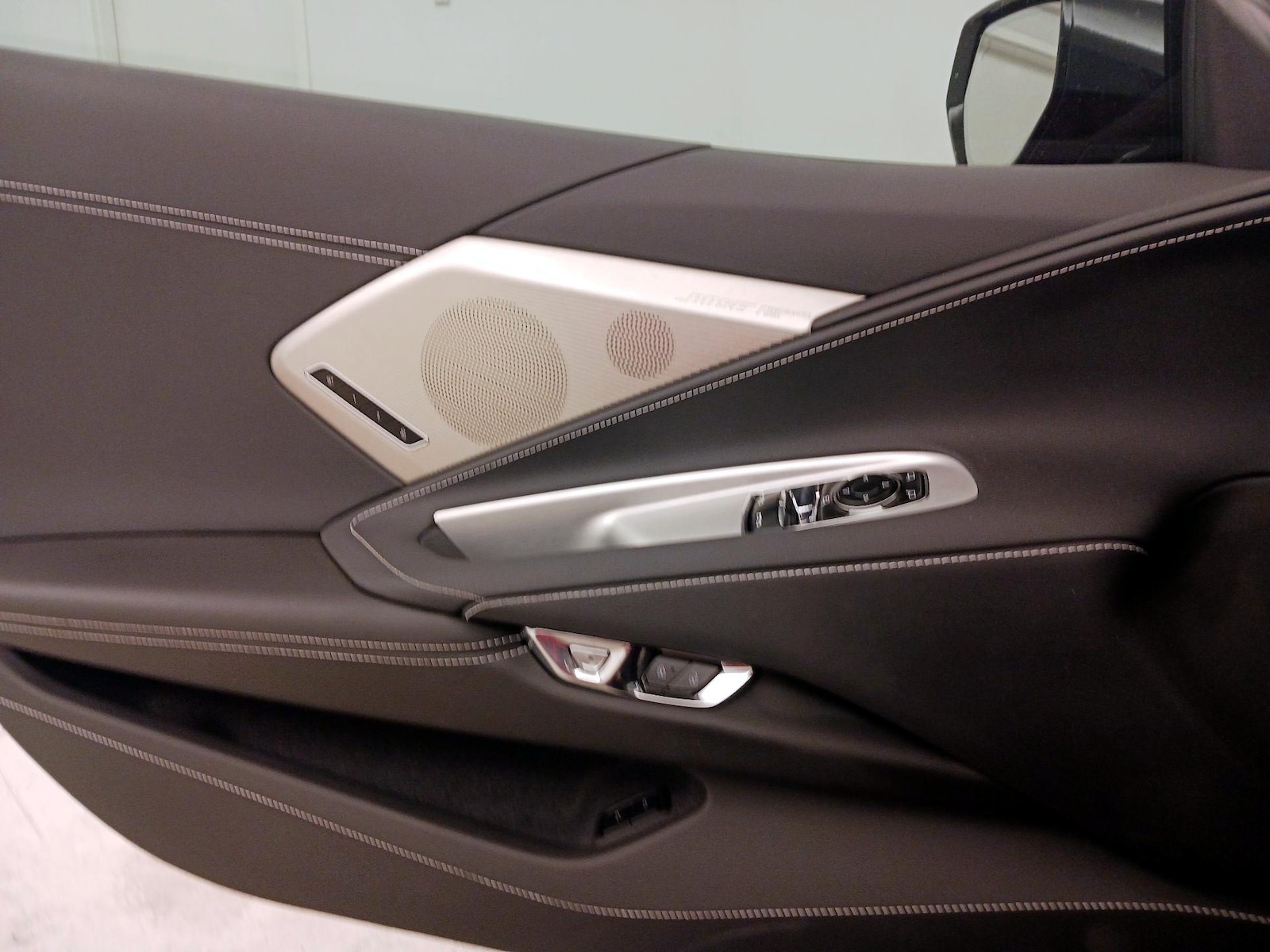 2024 Chevrolet Corvette 2LT - Photo 13
