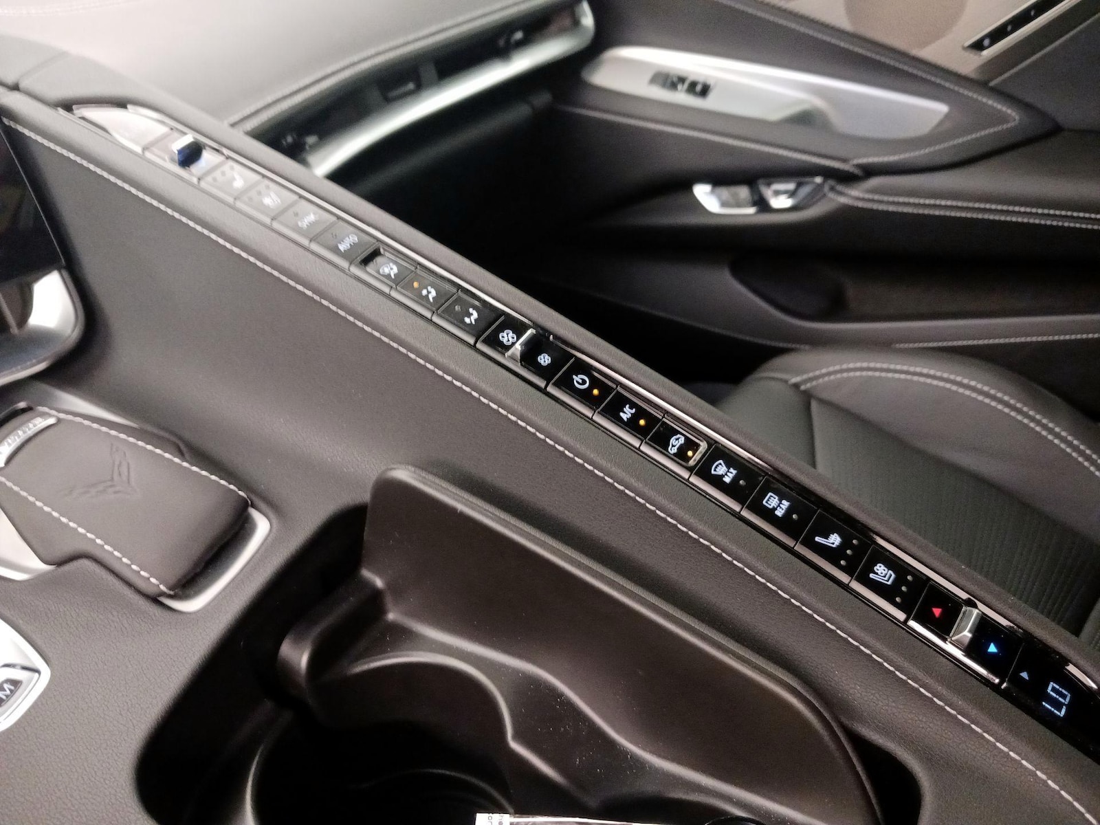 2024 Chevrolet Corvette 2LT - Photo 18