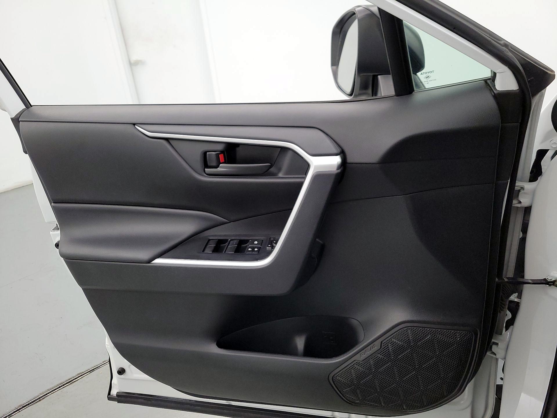 Thumbnail: 2020 Toyota RAV4 - 12