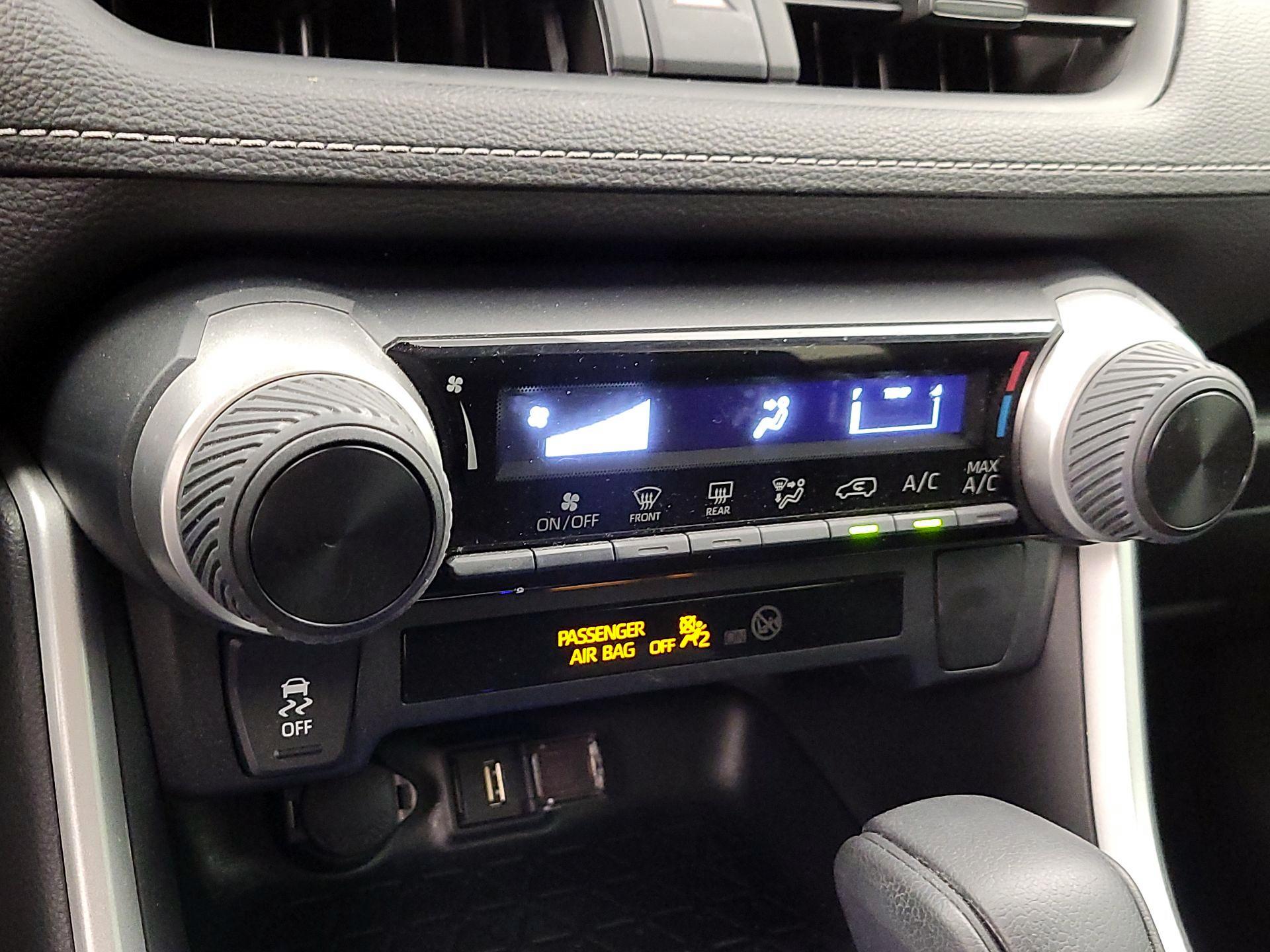Thumbnail: 2020 Toyota RAV4 - 16