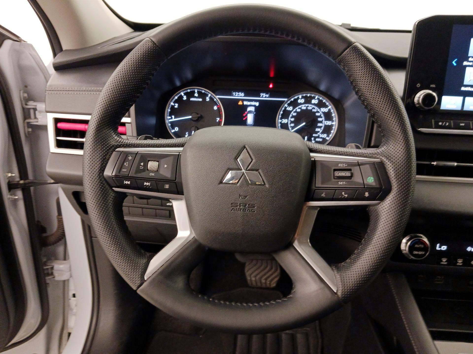 Thumbnail: 2024 Mitsubishi Outlander - 10