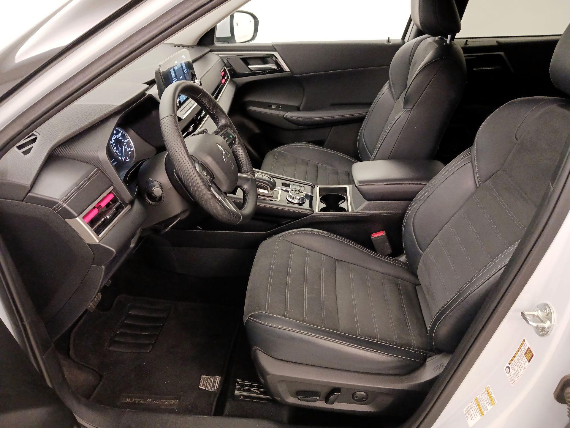 Thumbnail: 2024 Mitsubishi Outlander - 11