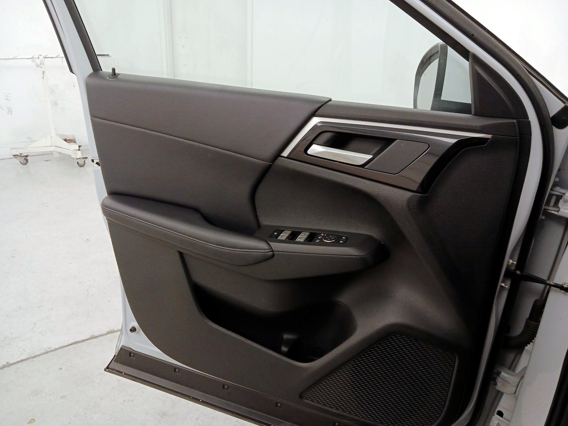 Thumbnail: 2024 Mitsubishi Outlander - 12