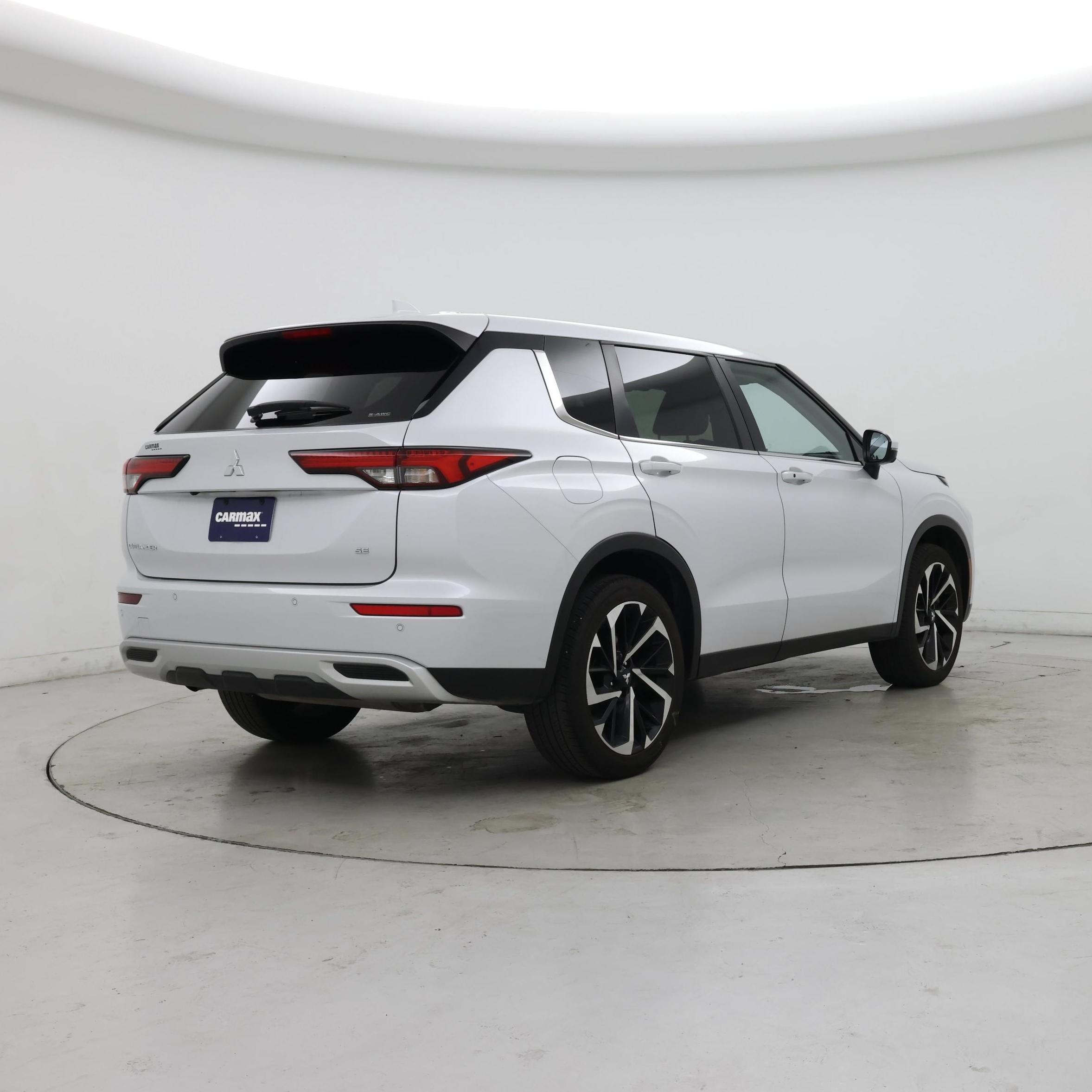Thumbnail: 2024 Mitsubishi Outlander - 8