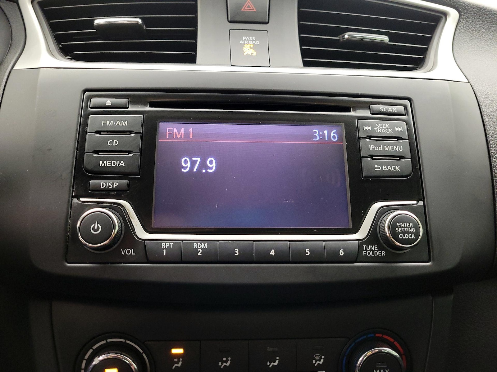 2018 Nissan Sentra S - Photo 16