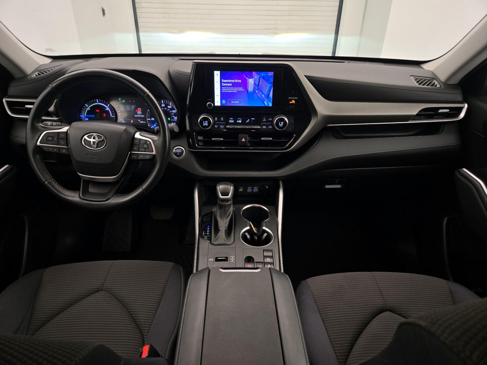 Thumbnail: 2023 Toyota Highlander - 9