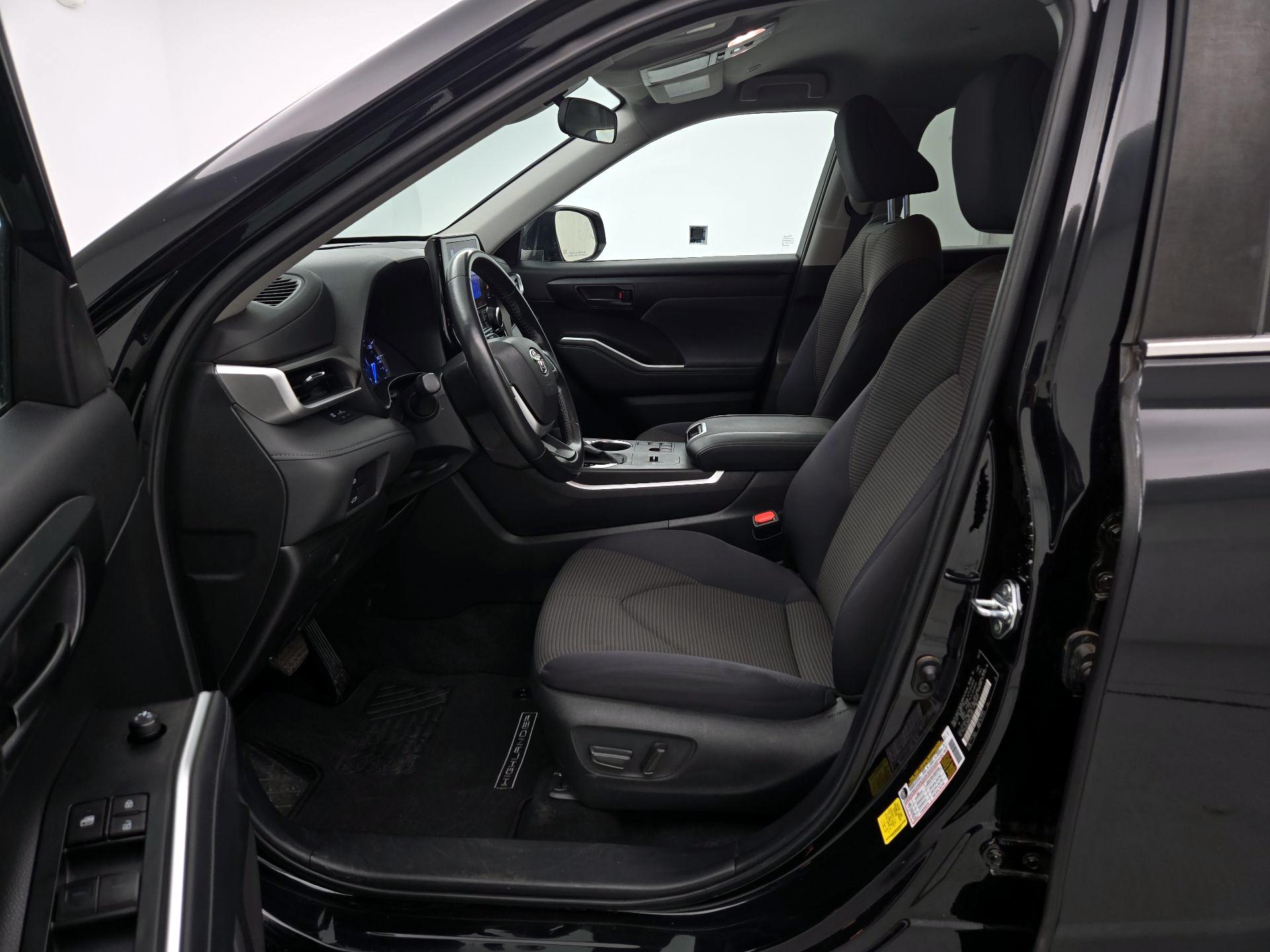 Thumbnail: 2023 Toyota Highlander - 11