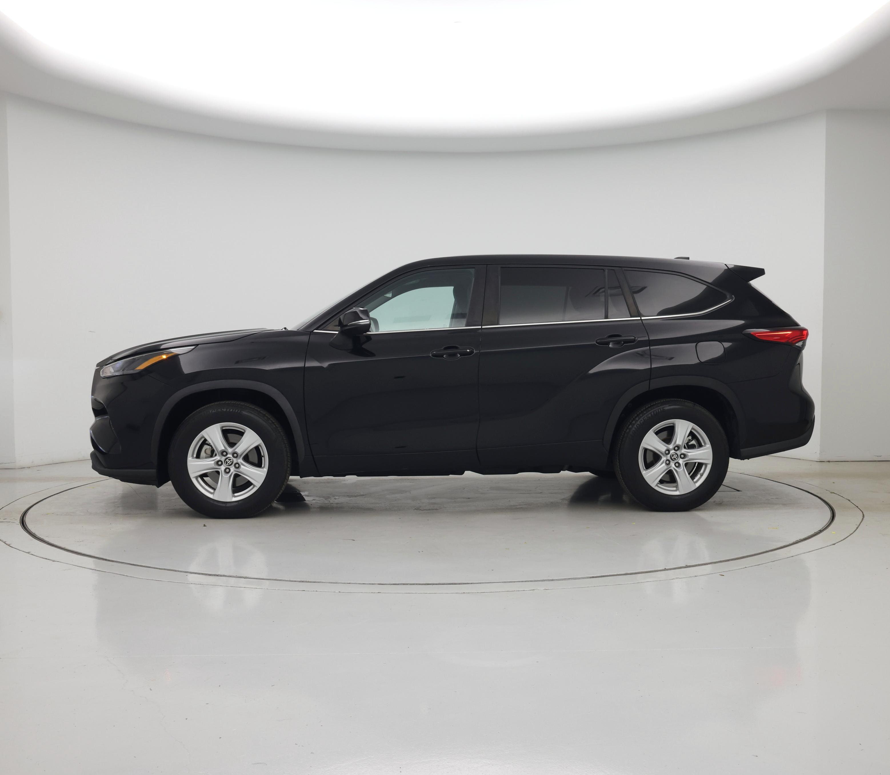 Thumbnail: 2023 Toyota Highlander - 3