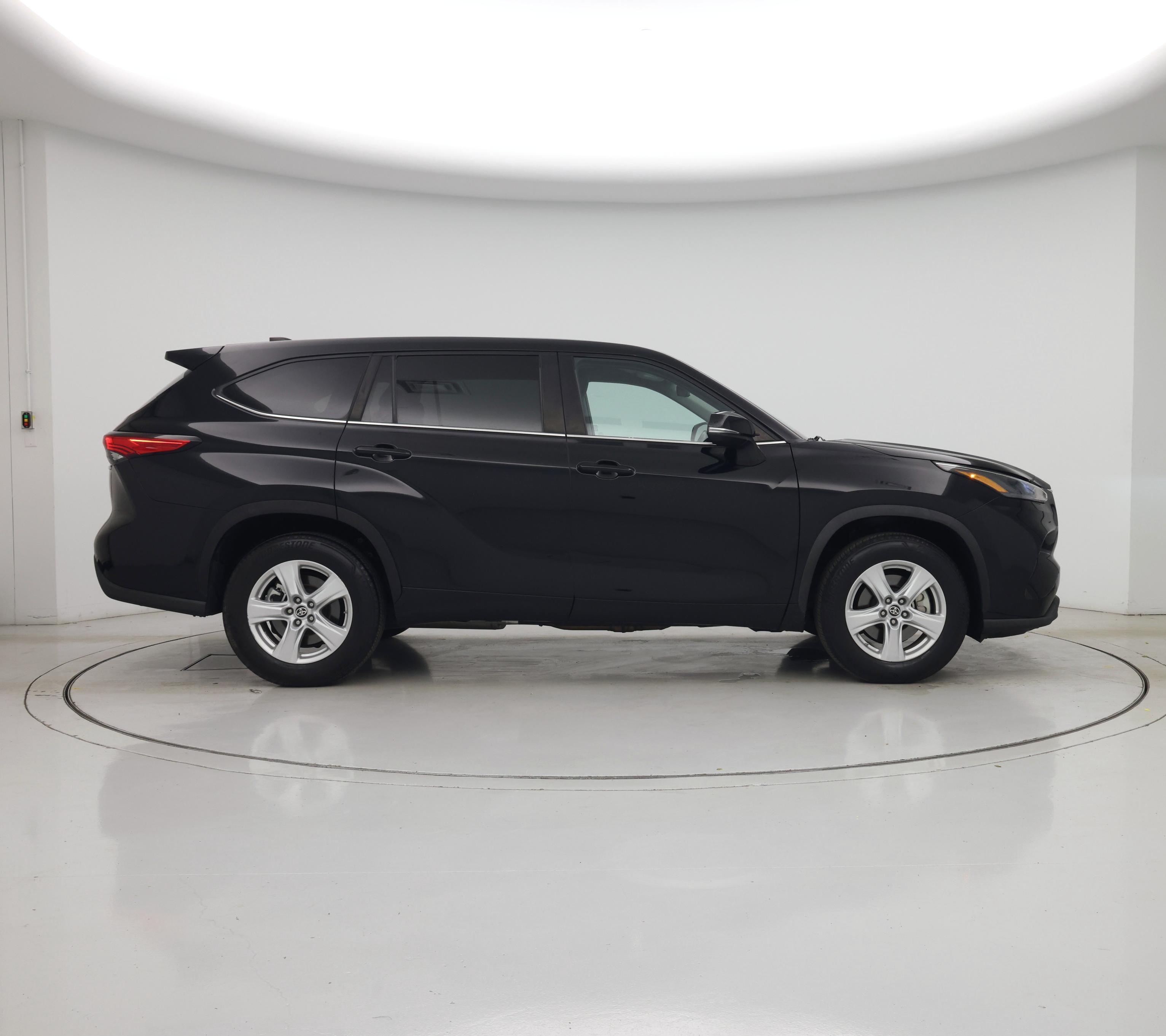 Thumbnail: 2023 Toyota Highlander - 7