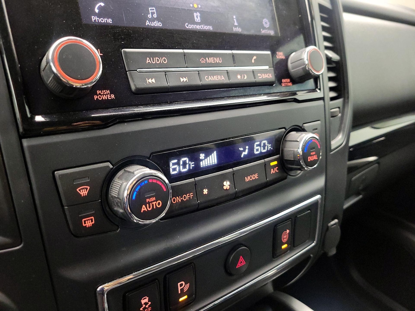 2024 Nissan Titan XD SV - Photo 17