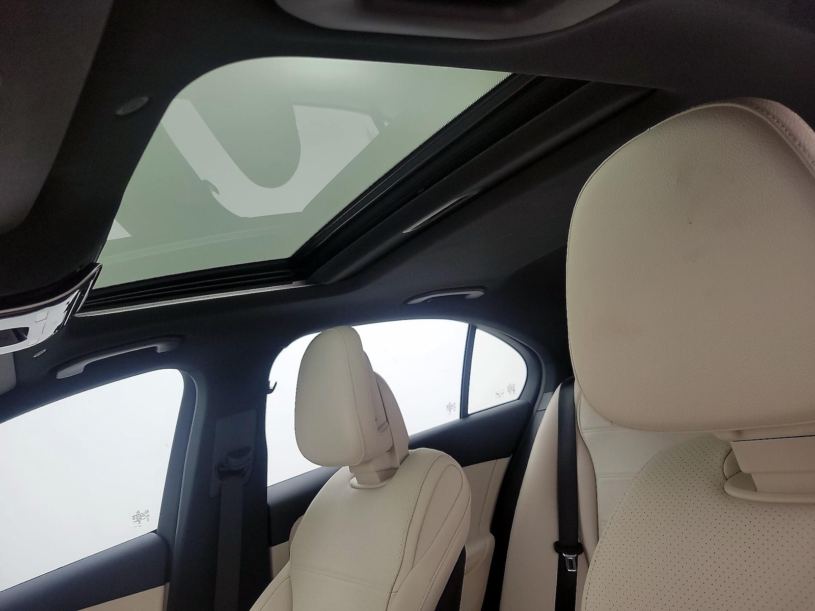 Sunroof(s) & Overhead Airbags