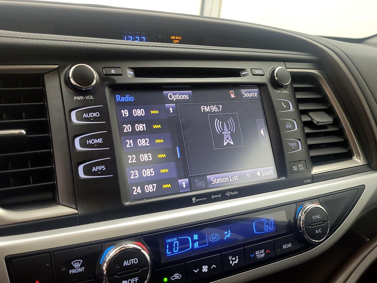 2019 Toyota Highlander XLE - Photo 16