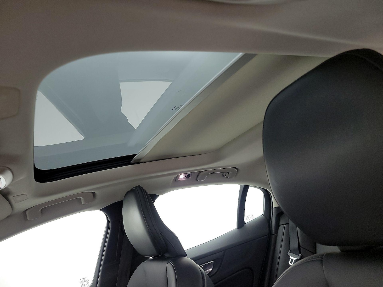 2019 Volvo S60 Momentum - Photo 21