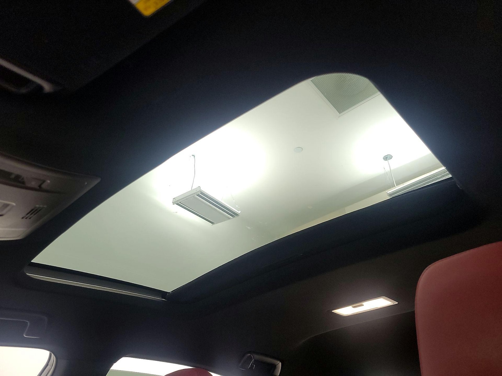 Sunroof(s) & Overhead Airbags