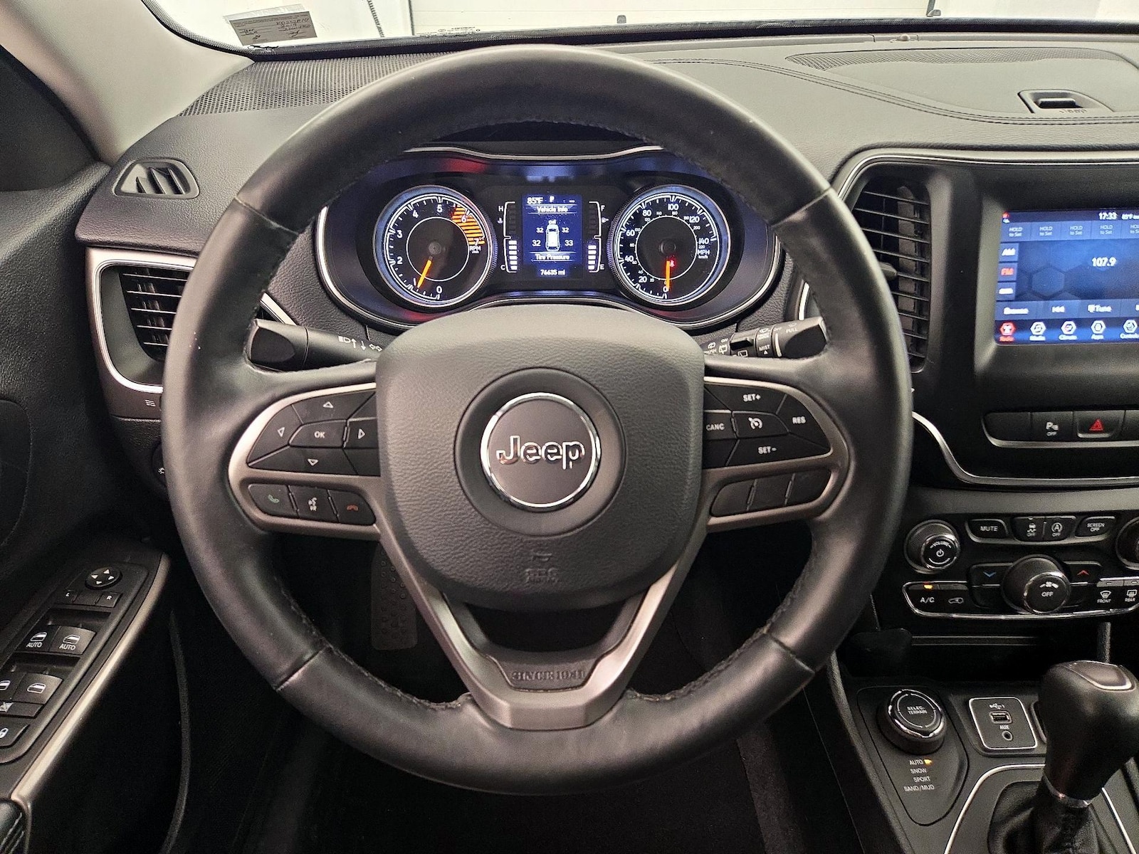 2019 Jeep Cherokee Latitude Plus - Photo 11