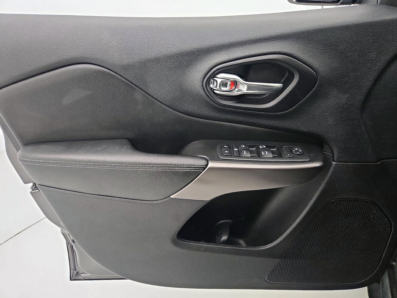 2019 Jeep Cherokee Latitude Plus - Photo 13