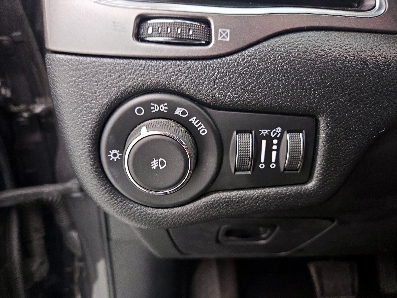 2019 Jeep Cherokee Latitude Plus - Photo 14