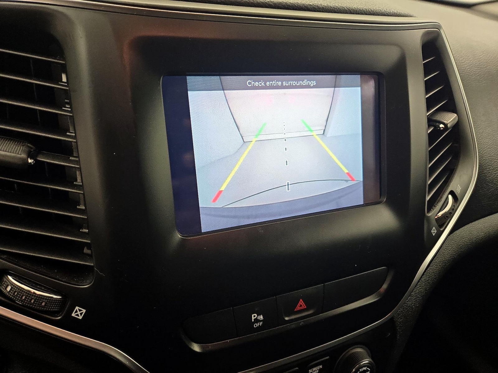 2019 Jeep Cherokee Latitude Plus - Photo 15