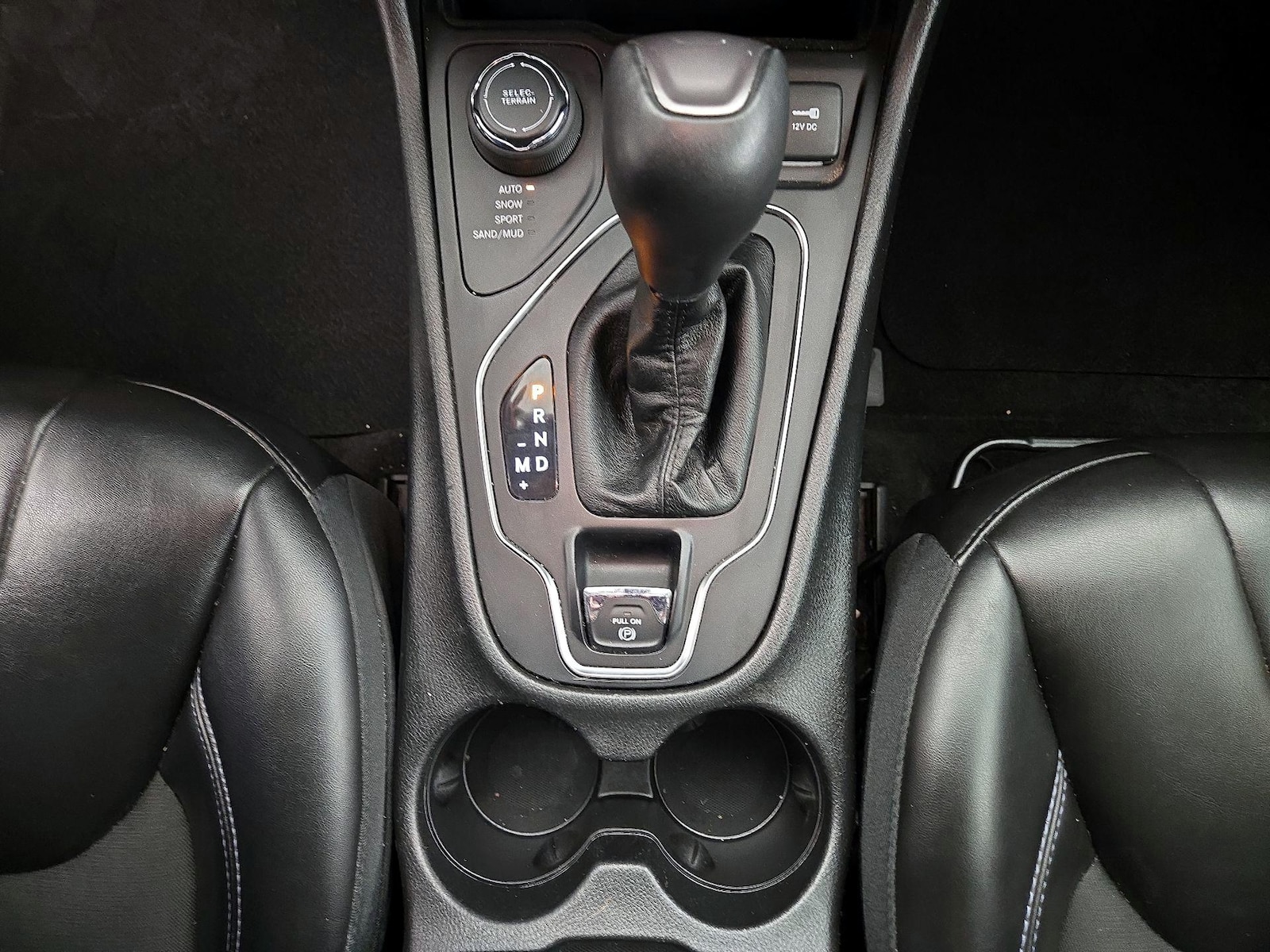 2019 Jeep Cherokee Latitude Plus - Photo 18