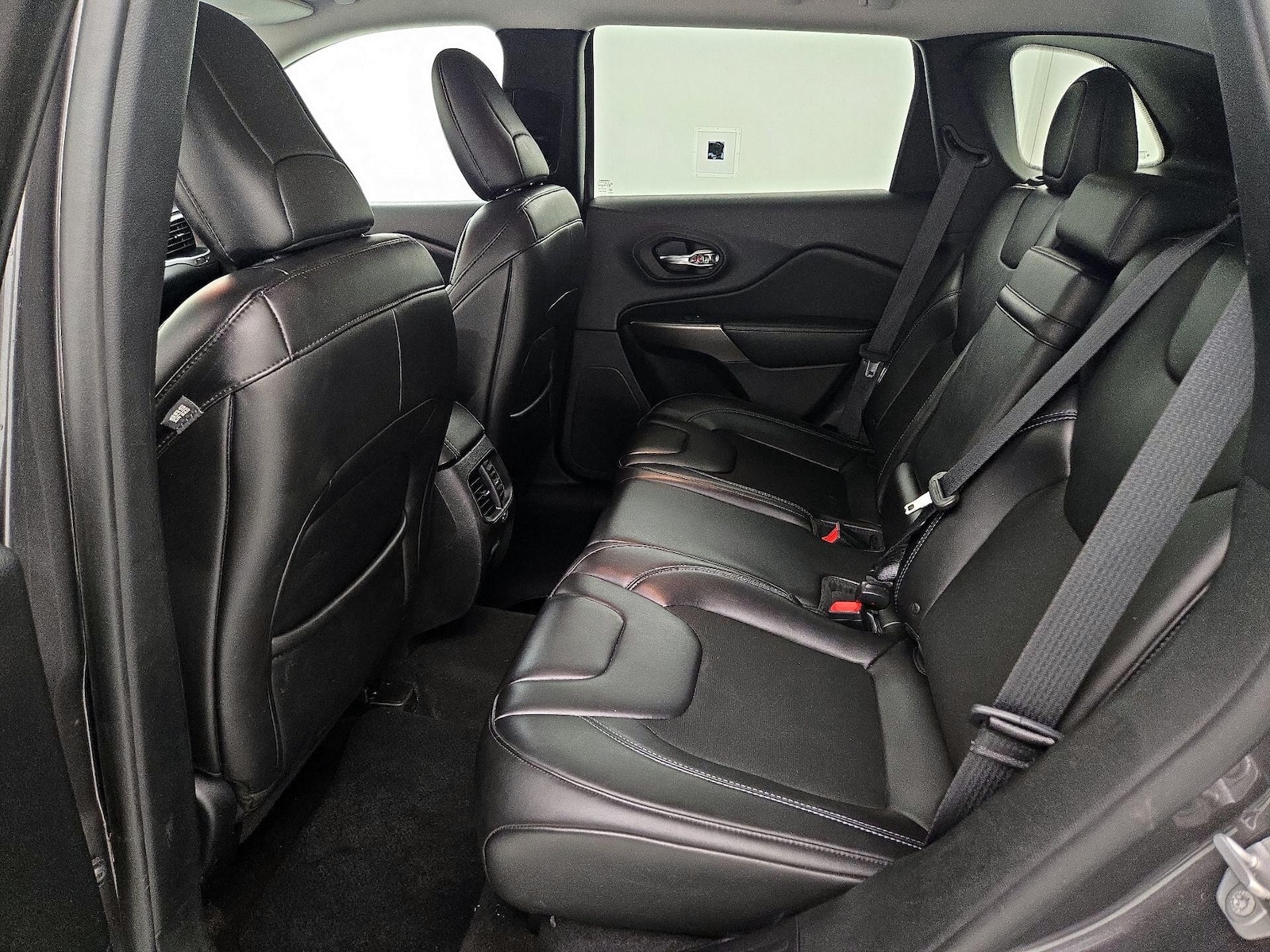 2019 Jeep Cherokee Latitude Plus - Photo 20