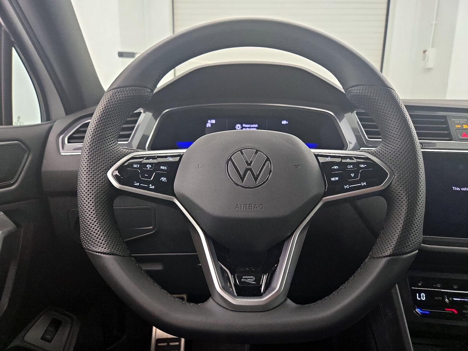 2022 Volkswagen Tiguan SE R-LINE BLACK - Photo 11
