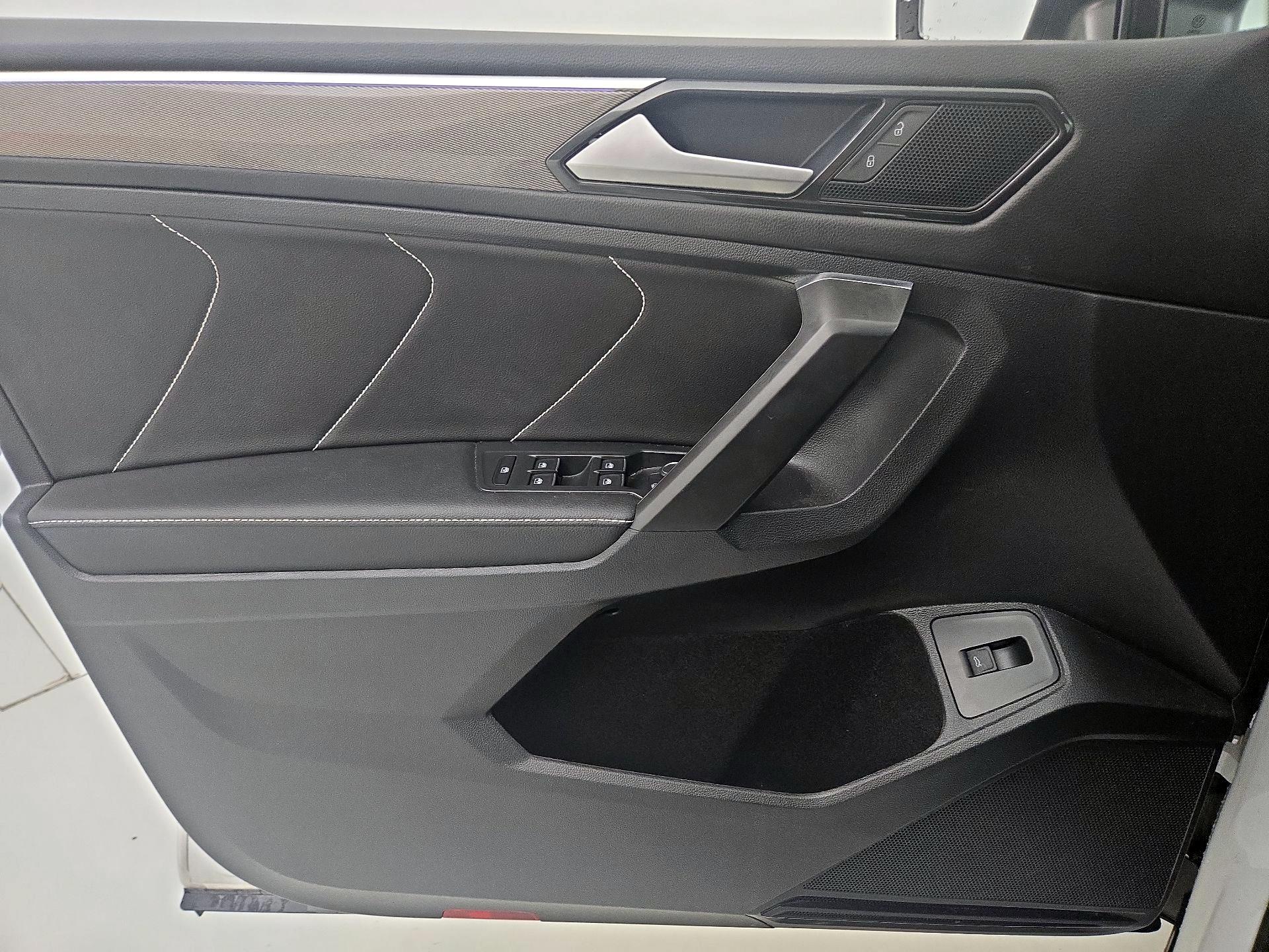 Thumbnail: 2022 Volkswagen Tiguan - 12