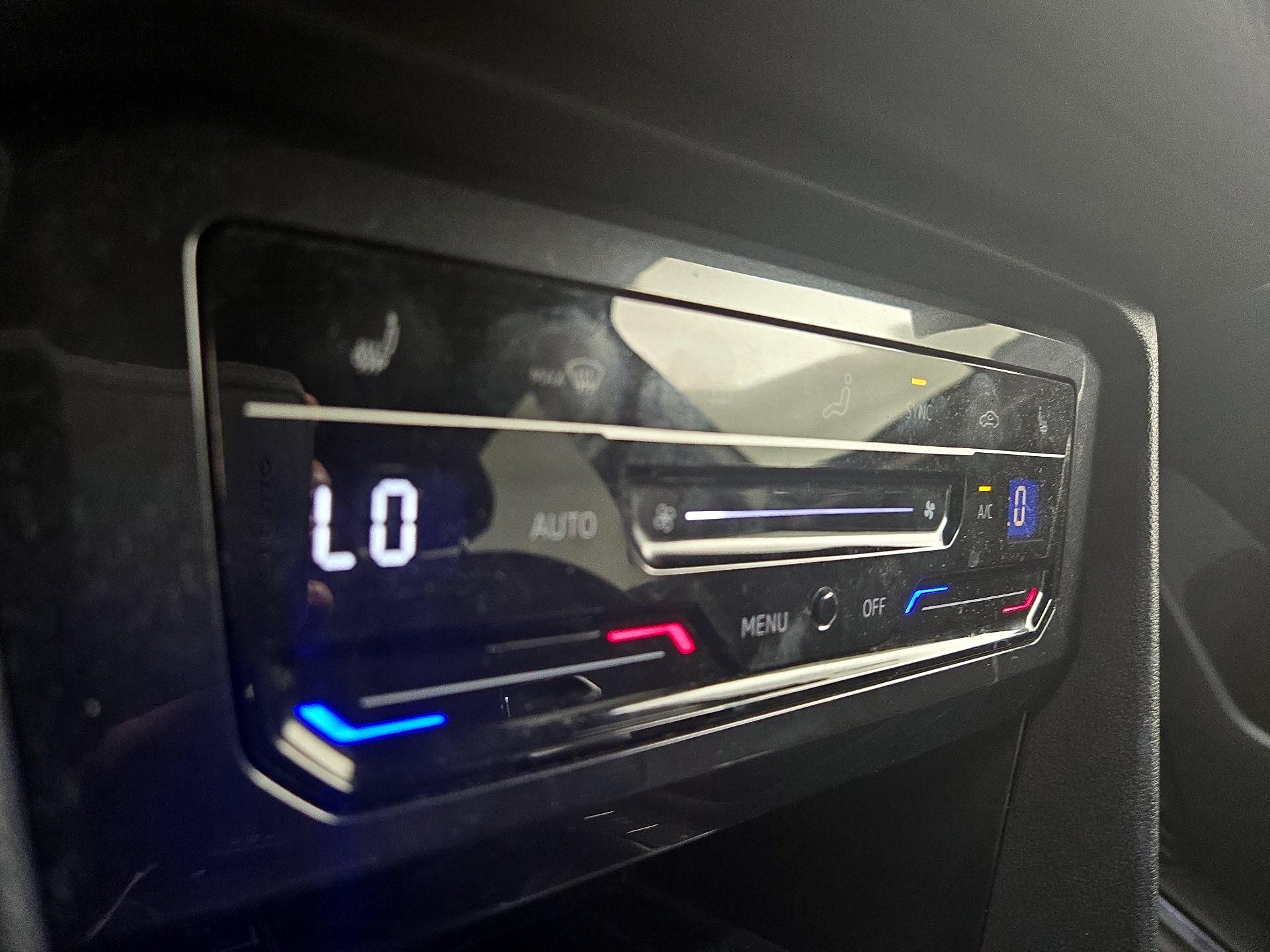 Thumbnail: 2022 Volkswagen Tiguan - 16