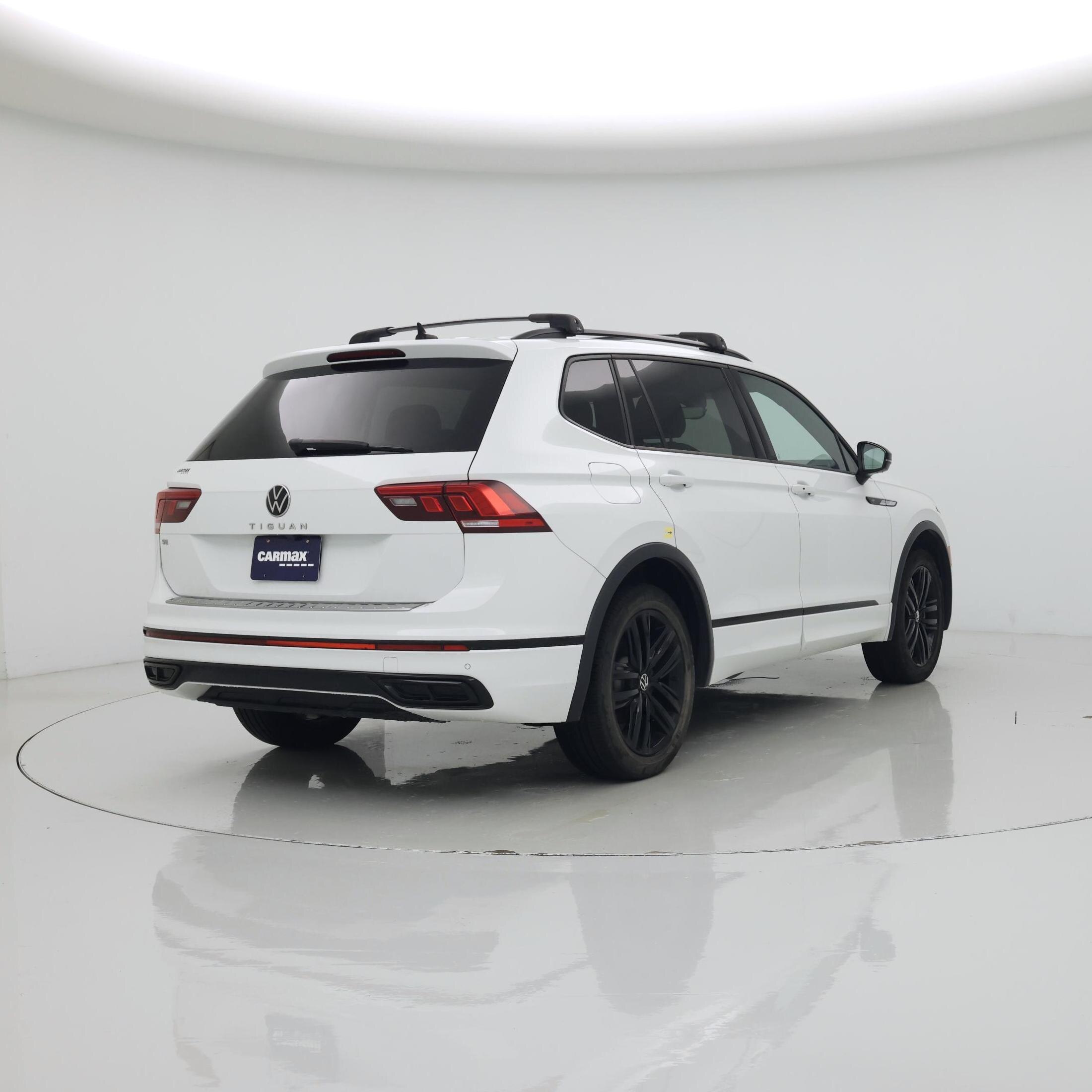 Thumbnail: 2022 Volkswagen Tiguan - 8